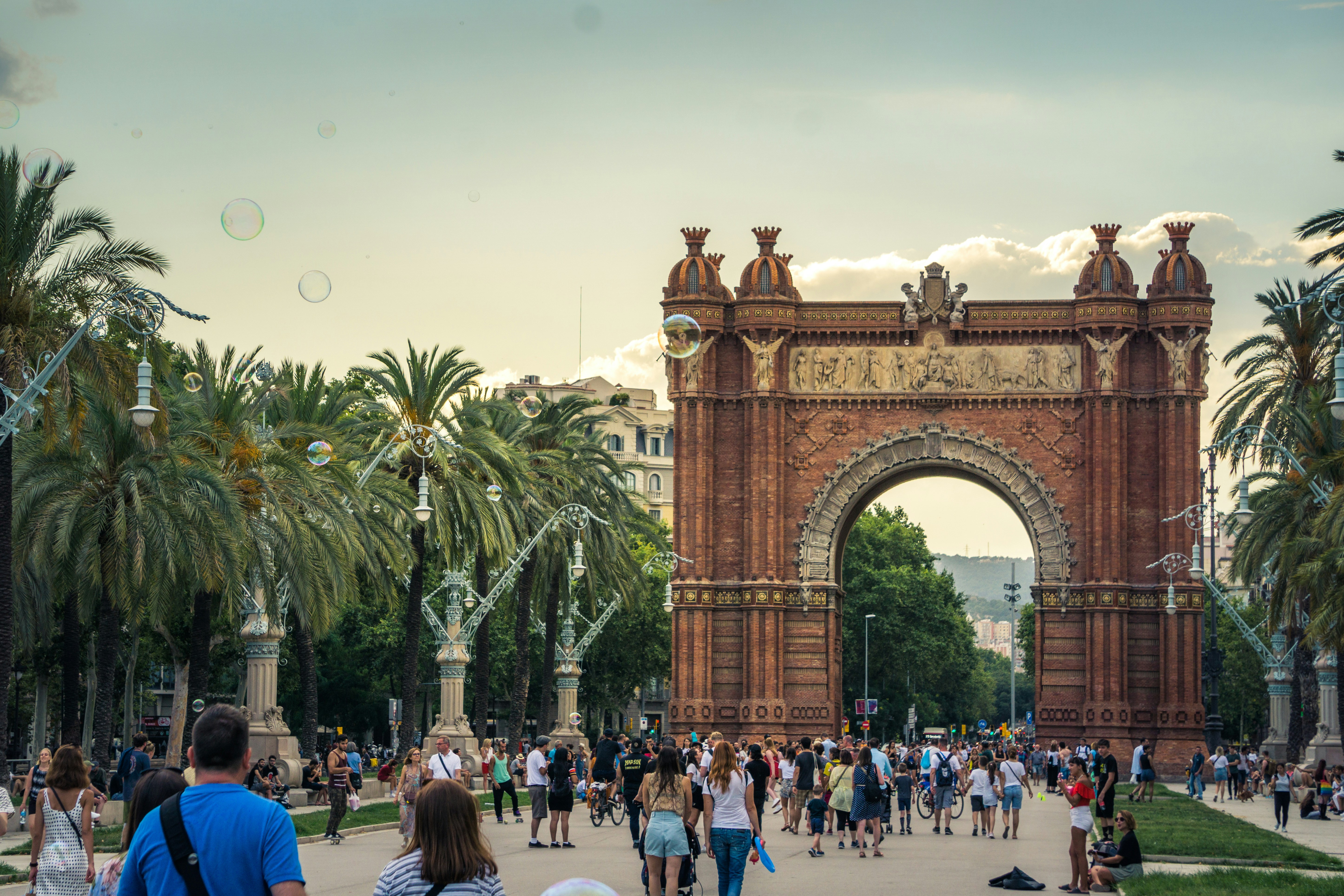 Cómo se beneficia el sector turístico de Barcelona de la automatización de llamadas en 2025