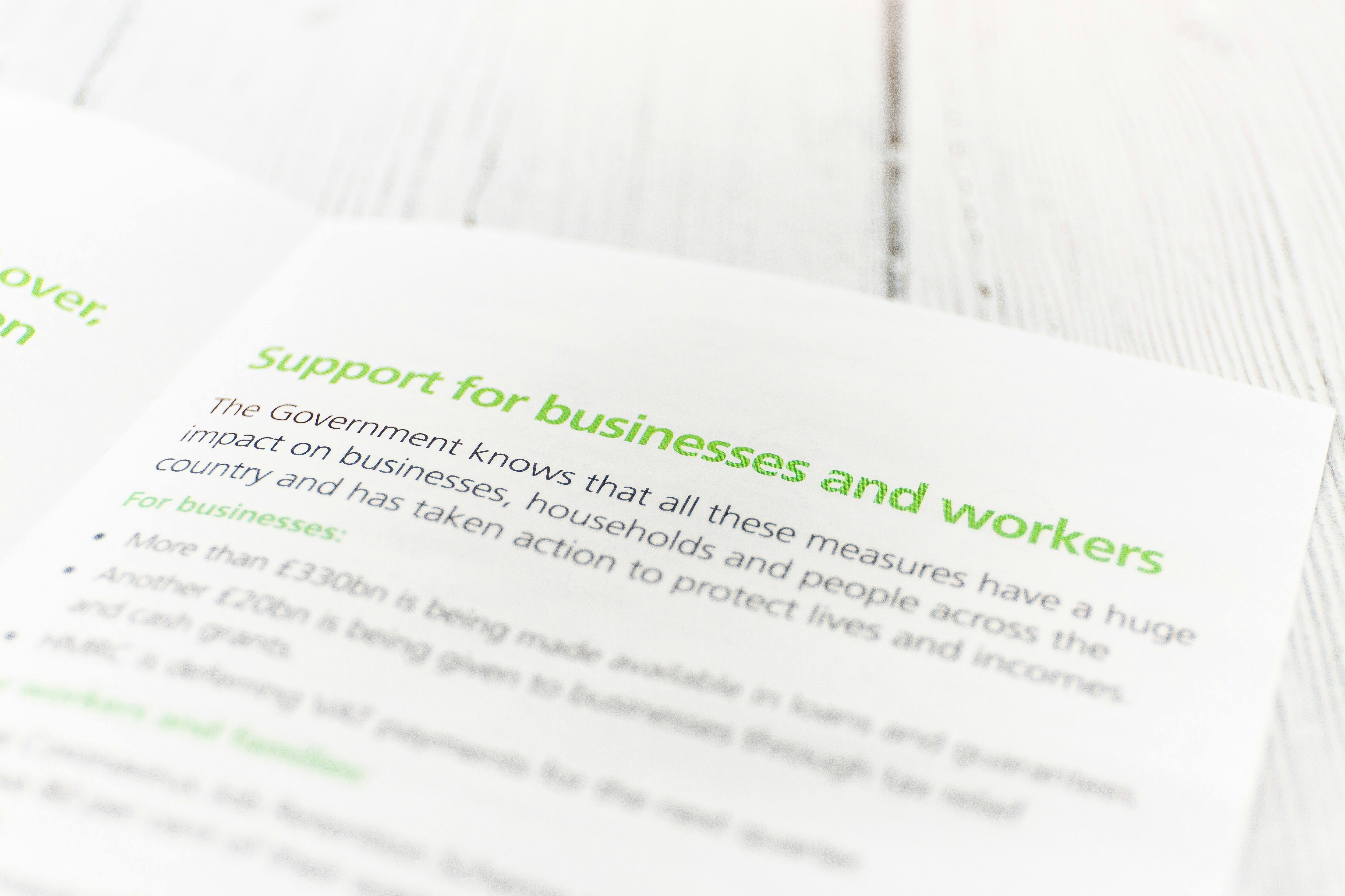 ¿Cómo apoya la reconciliación automática de tarjetas la sostenibilidad y eficiencia?