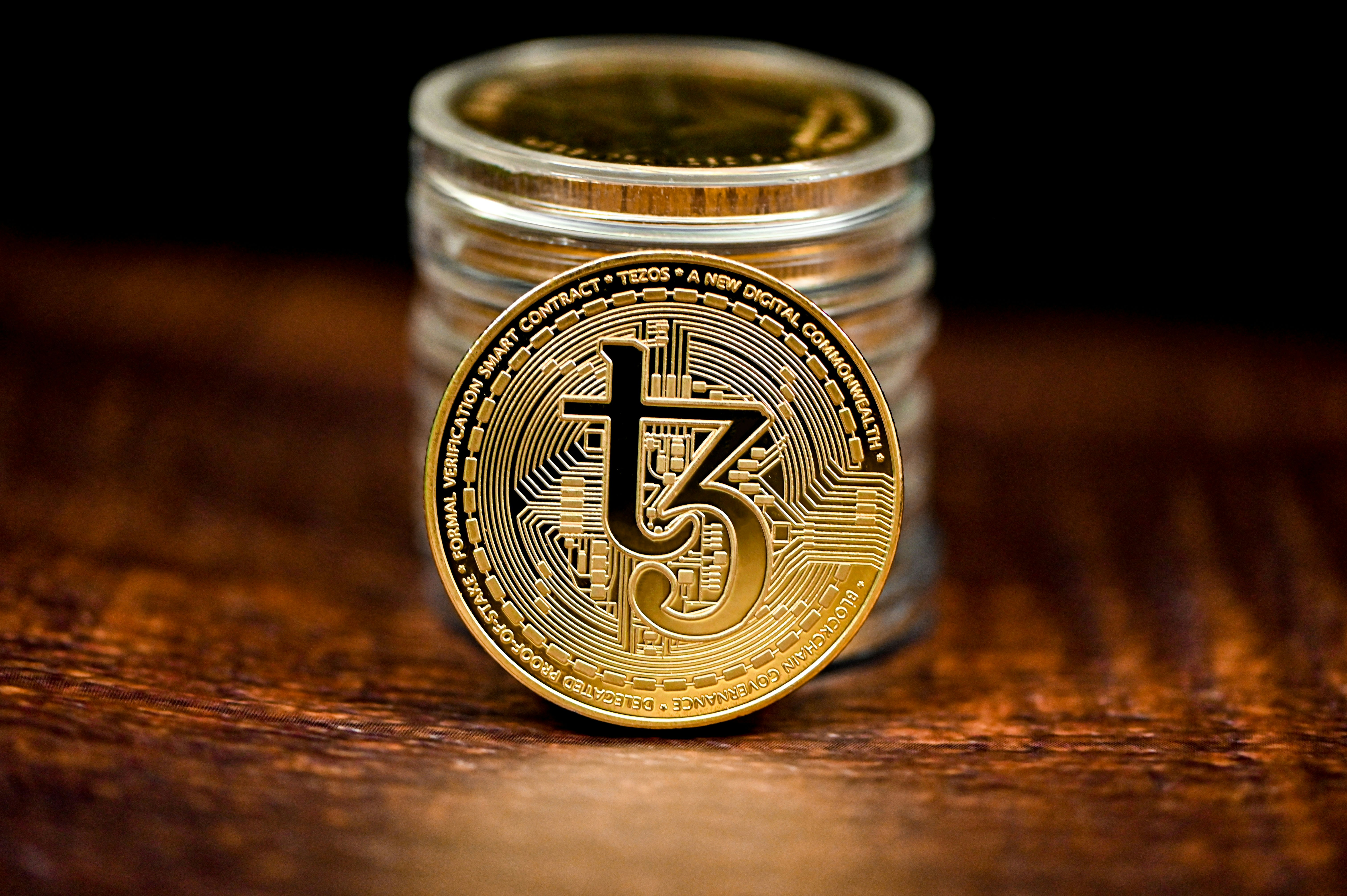 Teatro de la Innovación en Criptomonedas: Porqué los lanzamientos de Tokens no Equivale a Validación en el Mercado