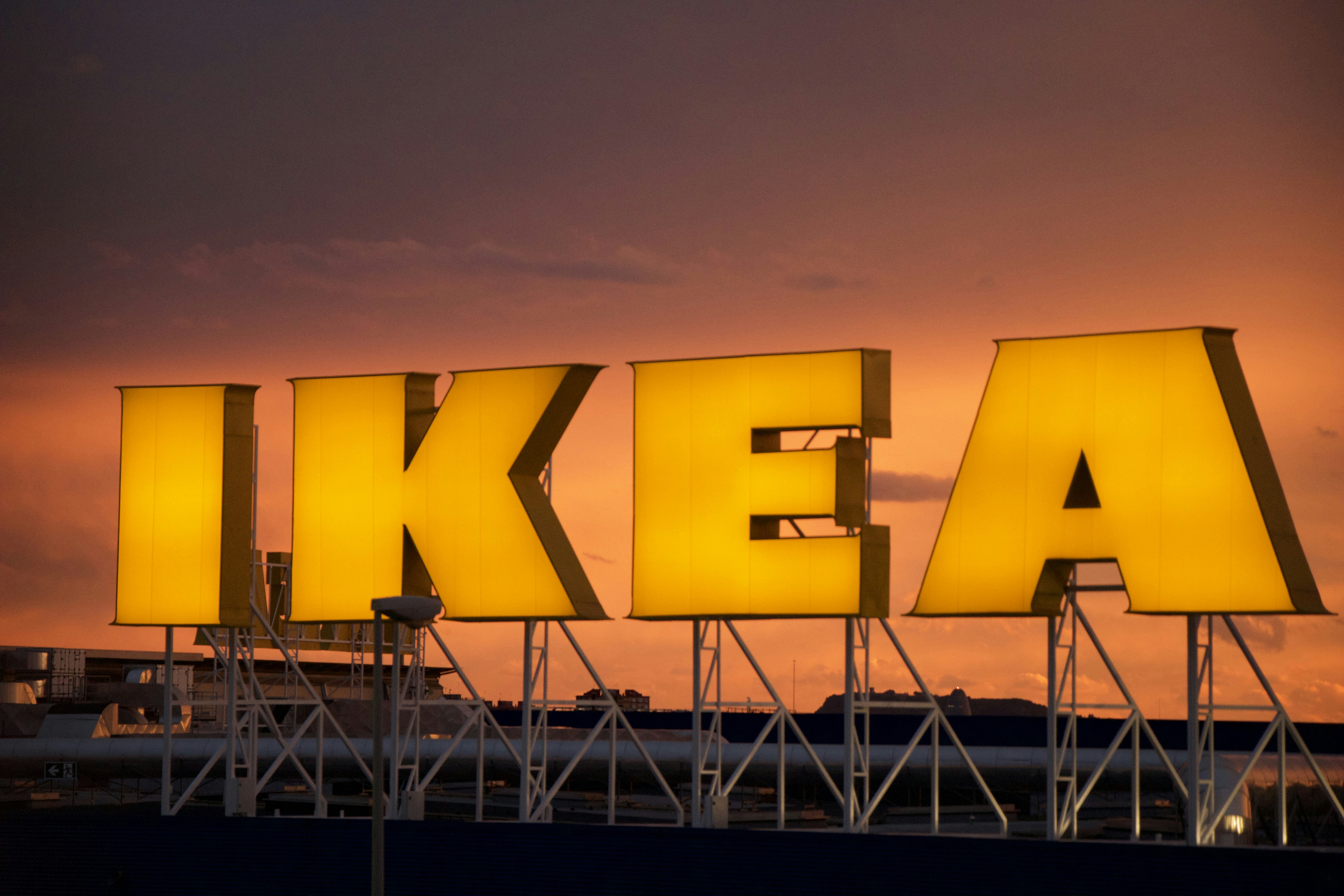 Las nuevas bombillas inteligentes de IKEA son geniales, excepto por una cosa.
