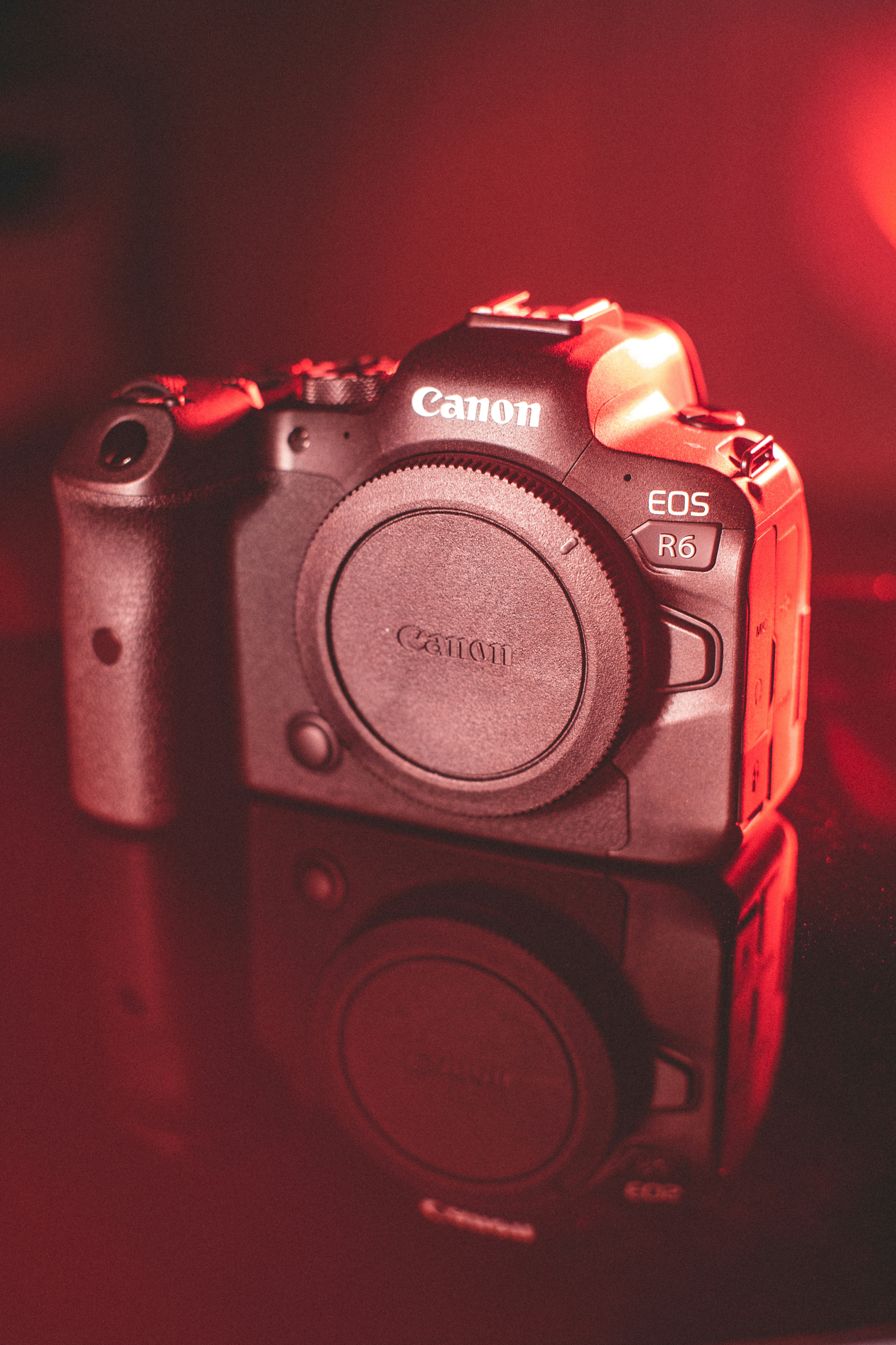 La última cámara EOS R6 de Canon se vuelca en la V de video