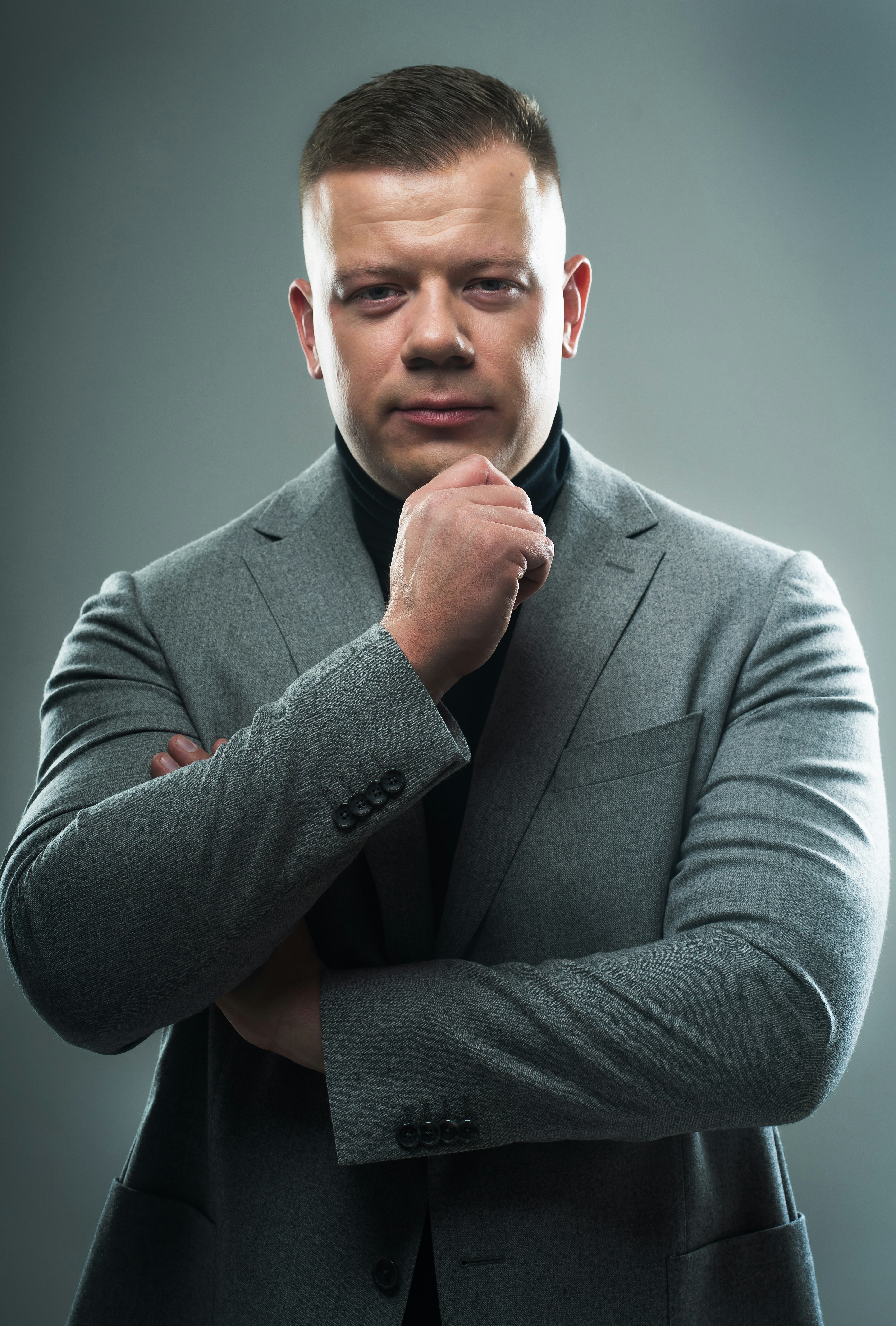 Cómo implementar la creación de videos de capacitación de IA en mi empresa?