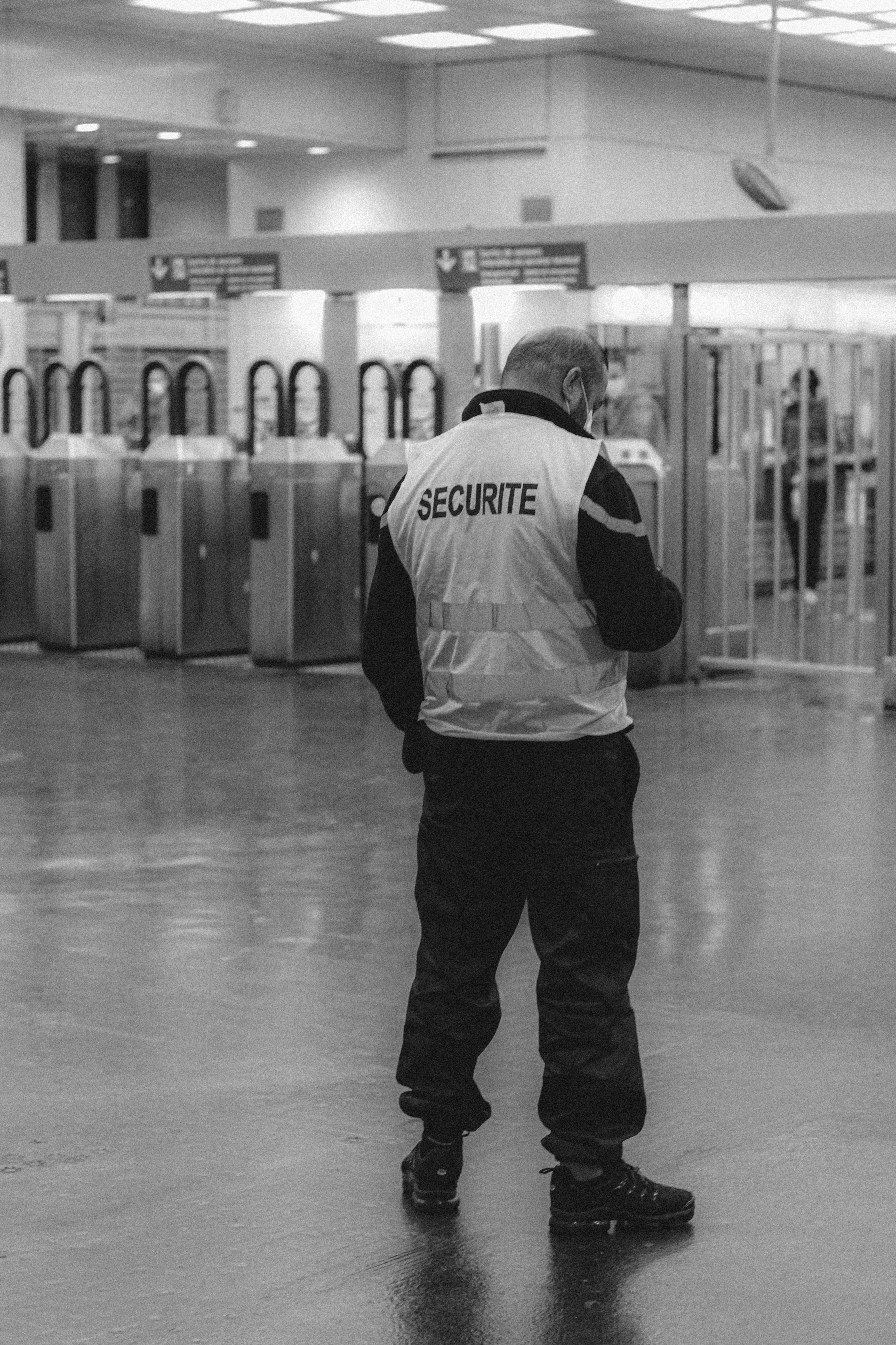 ¿Cuáles son las principales características de la seguridad del trabajador agente?