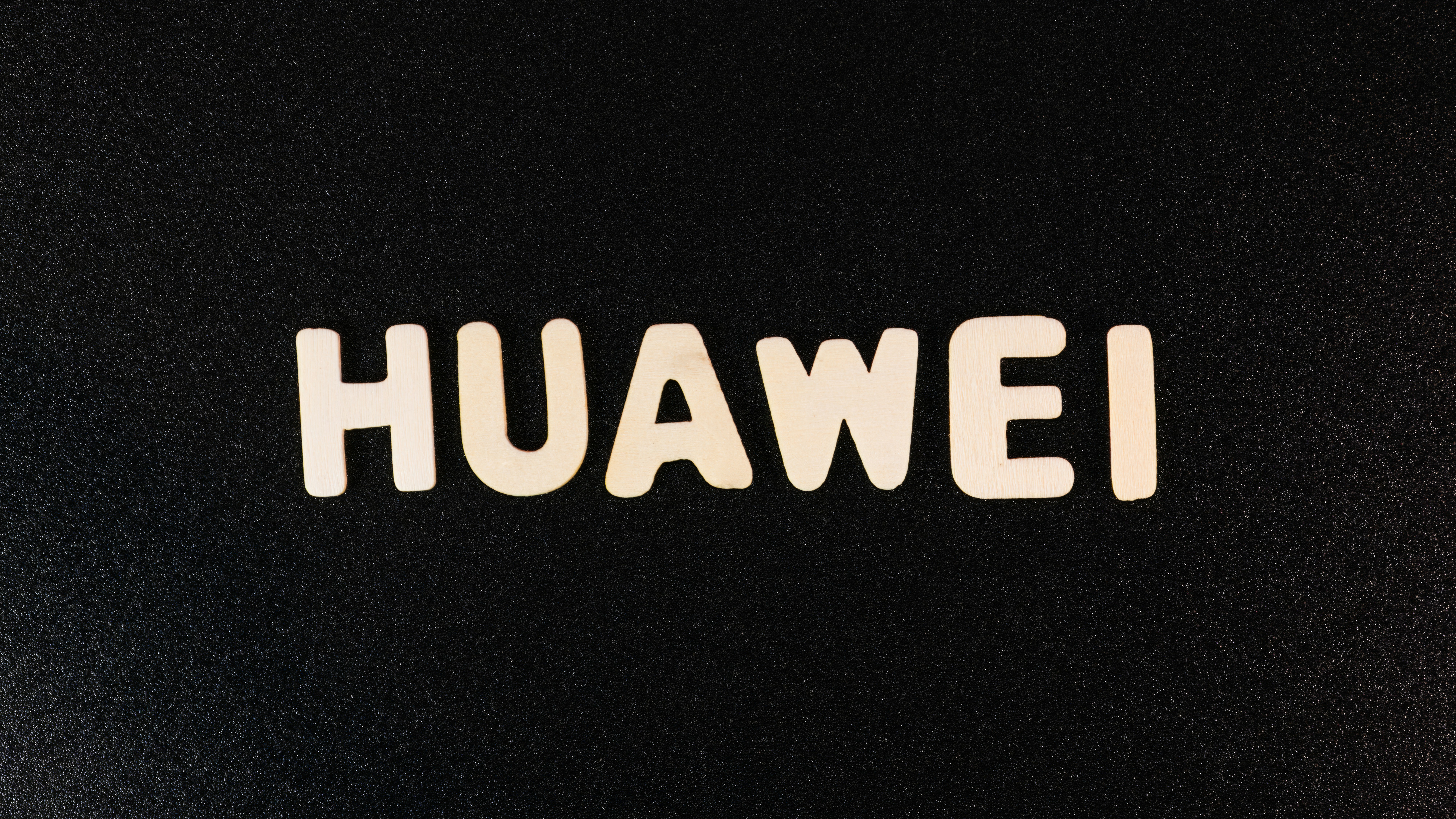 Huawei lleva sus centros de datos de inteligencia artificial tipo flatpack, llenos de chips chinos, al mundo