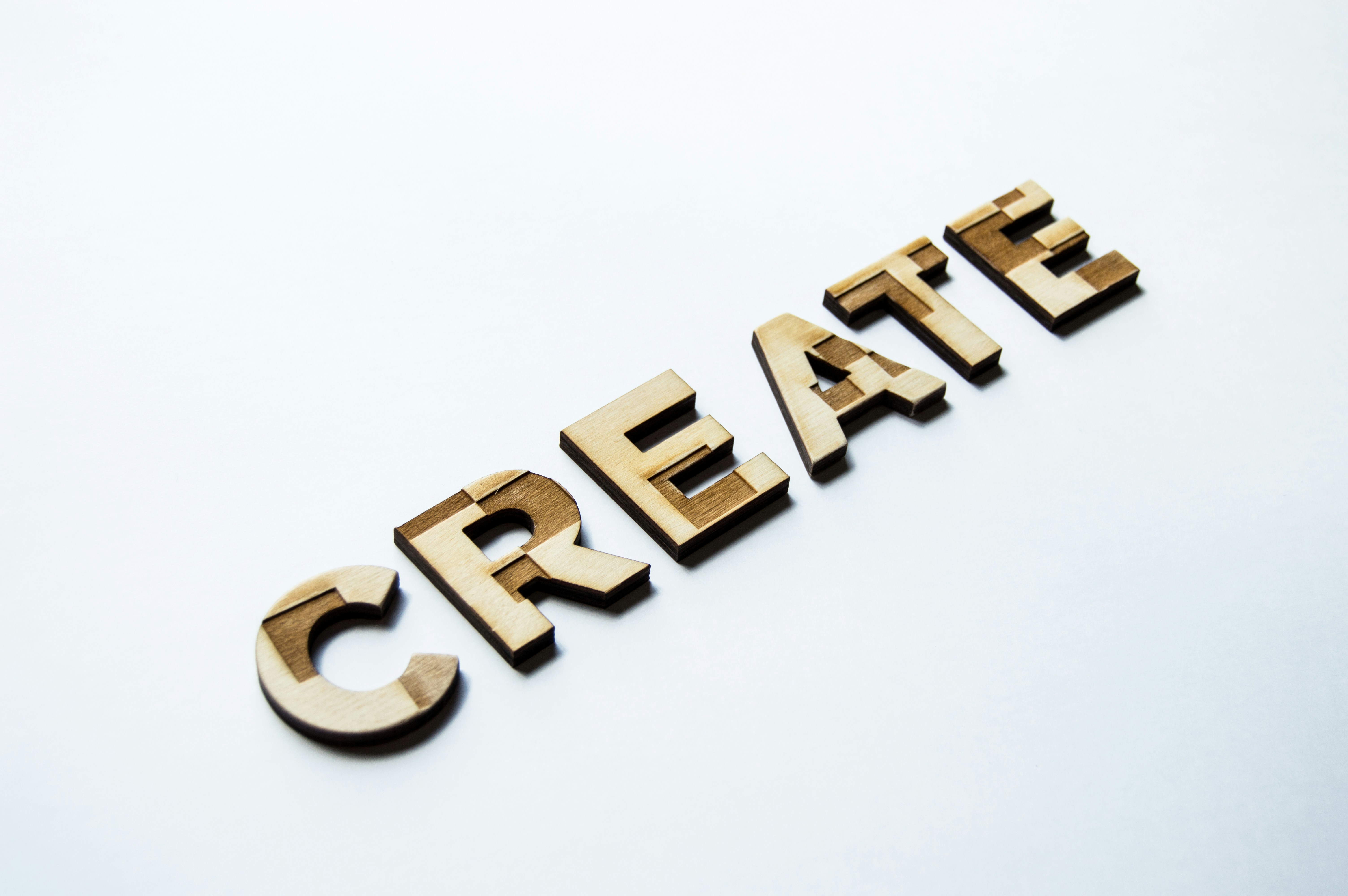 Cerrando la brecha entre copy creativo y ejecución técnica