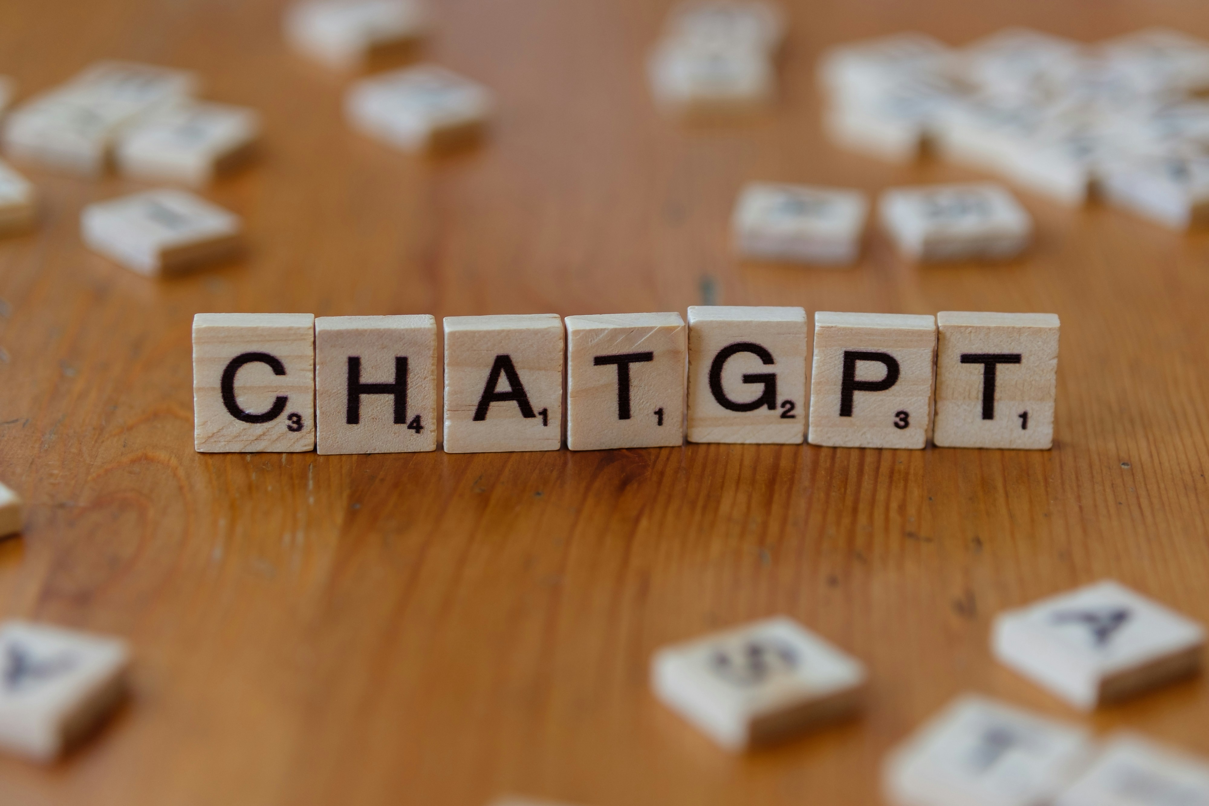 ChatSR: Modelos de Lenguaje Grande Multimodales para el Descubrimiento de Fórmulas Científicas