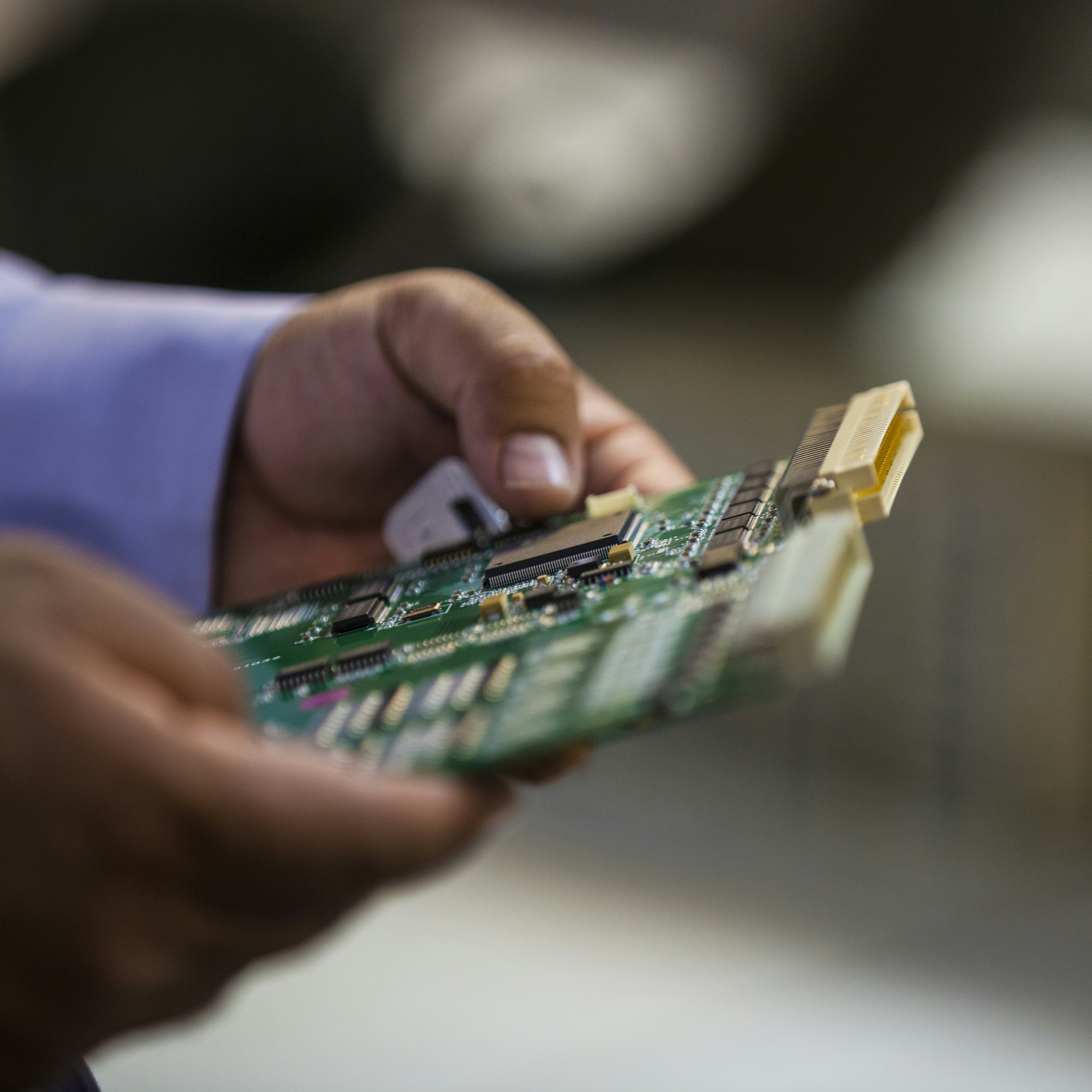 Desde smartphones hasta servidores: Qualcomm presenta chips de centro de datos de inteligencia artificial para conquistar el mercado de inferencia