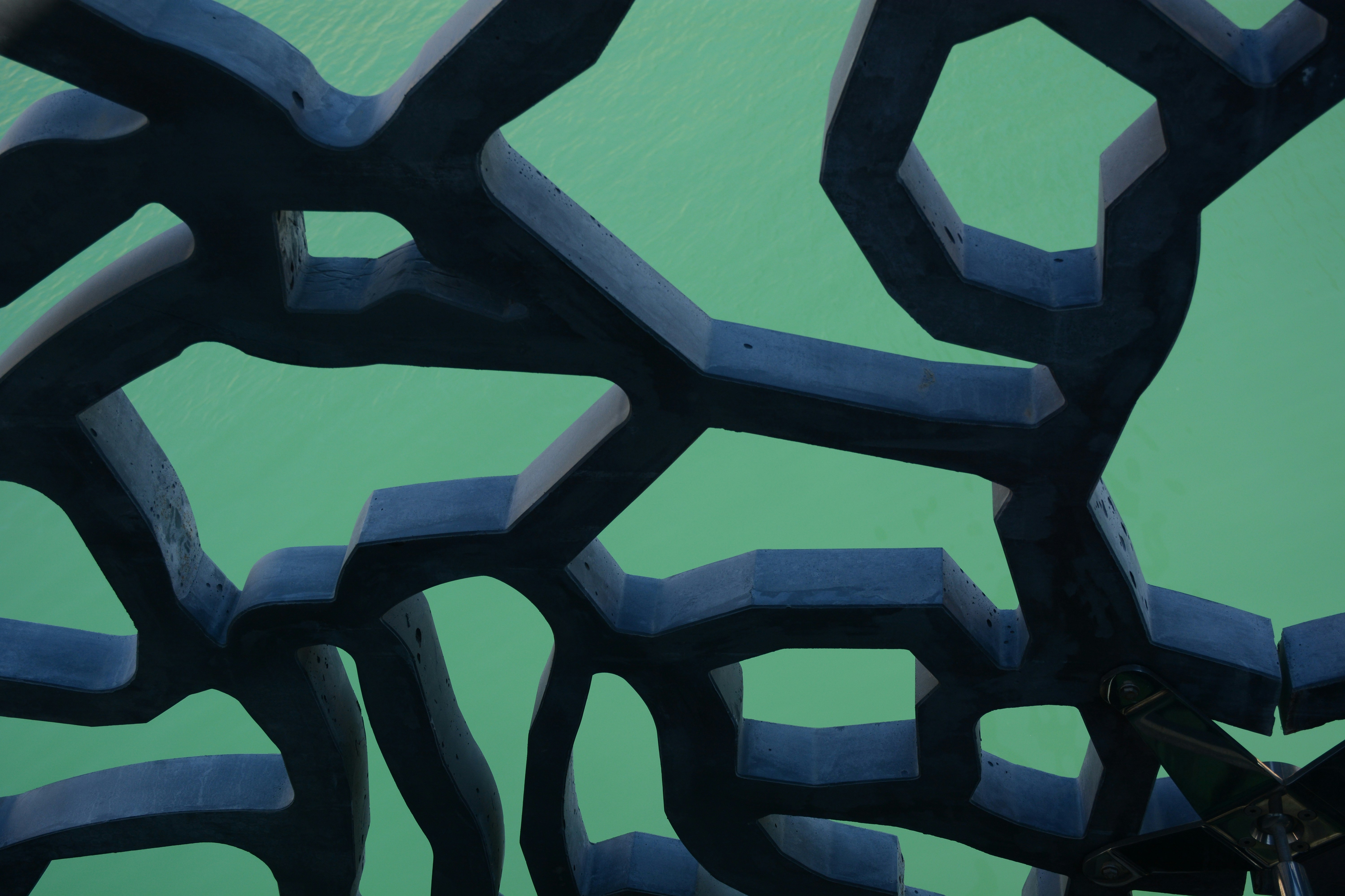Circuitos probabilísticos geométricos mediante teselaciones de Voronoi