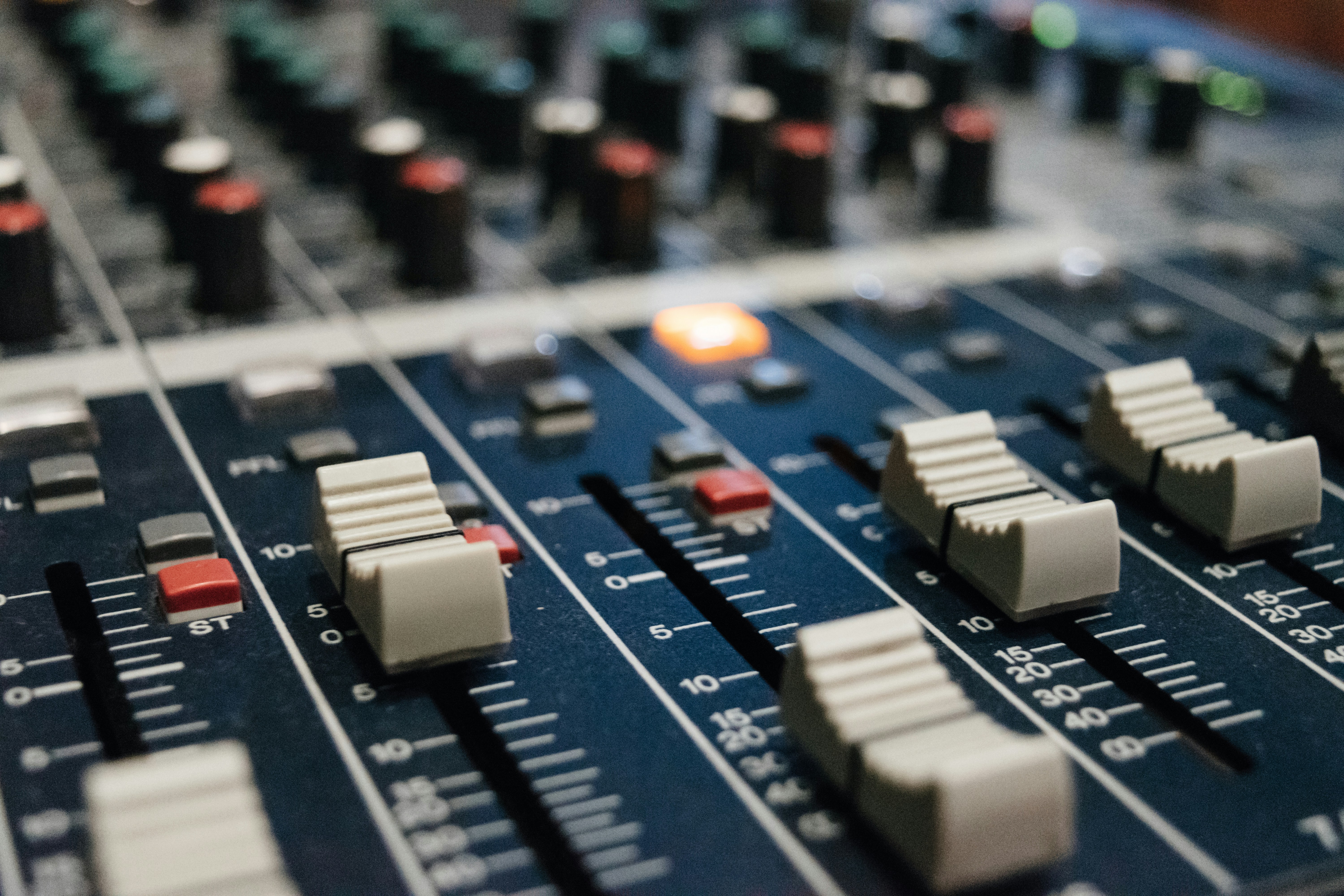 Clasificación de audio incremental de clases variables con pocos ejemplos