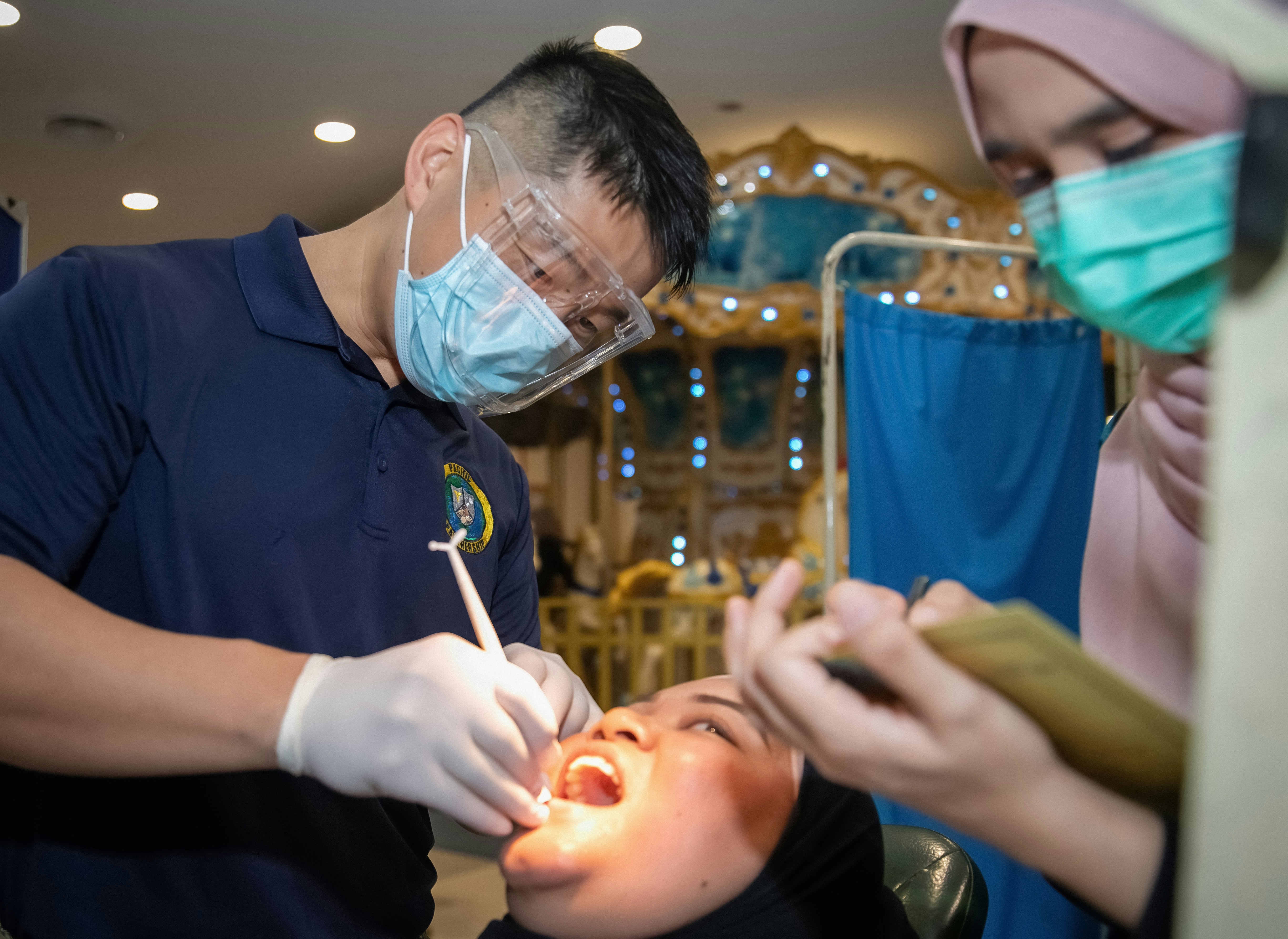 Clínica dental de confianza en Golf Course Road - The Dental Roots