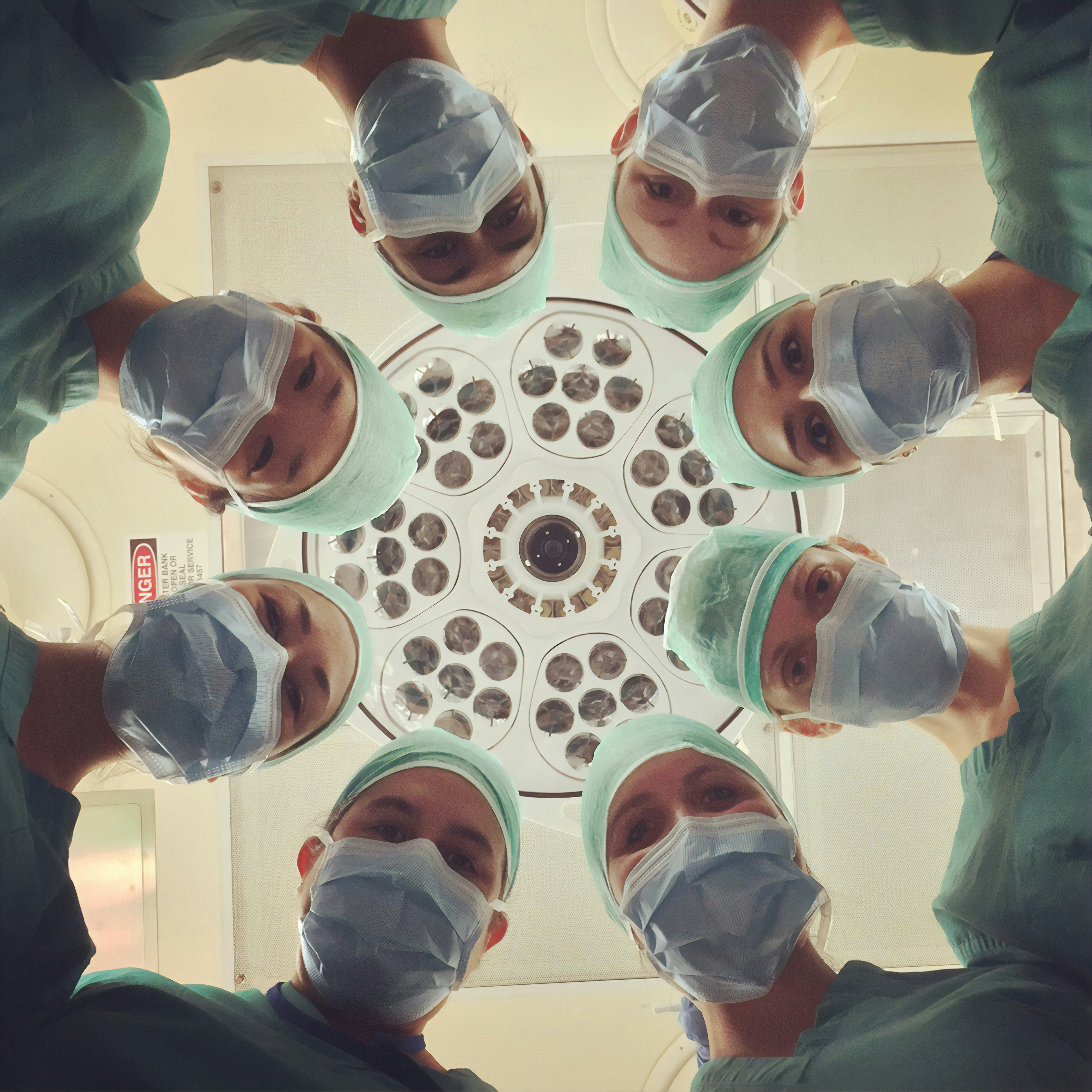 ¿Pueden varios usuarios colaborar con software personalizado para salud?