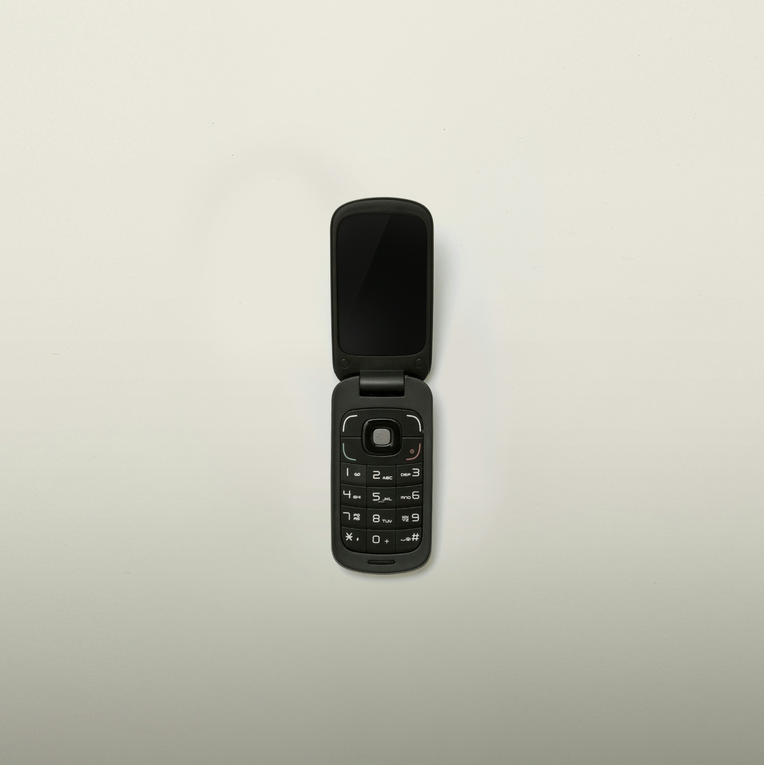 Commodore lanza el Callback, un flip phone retro sin redes sociales