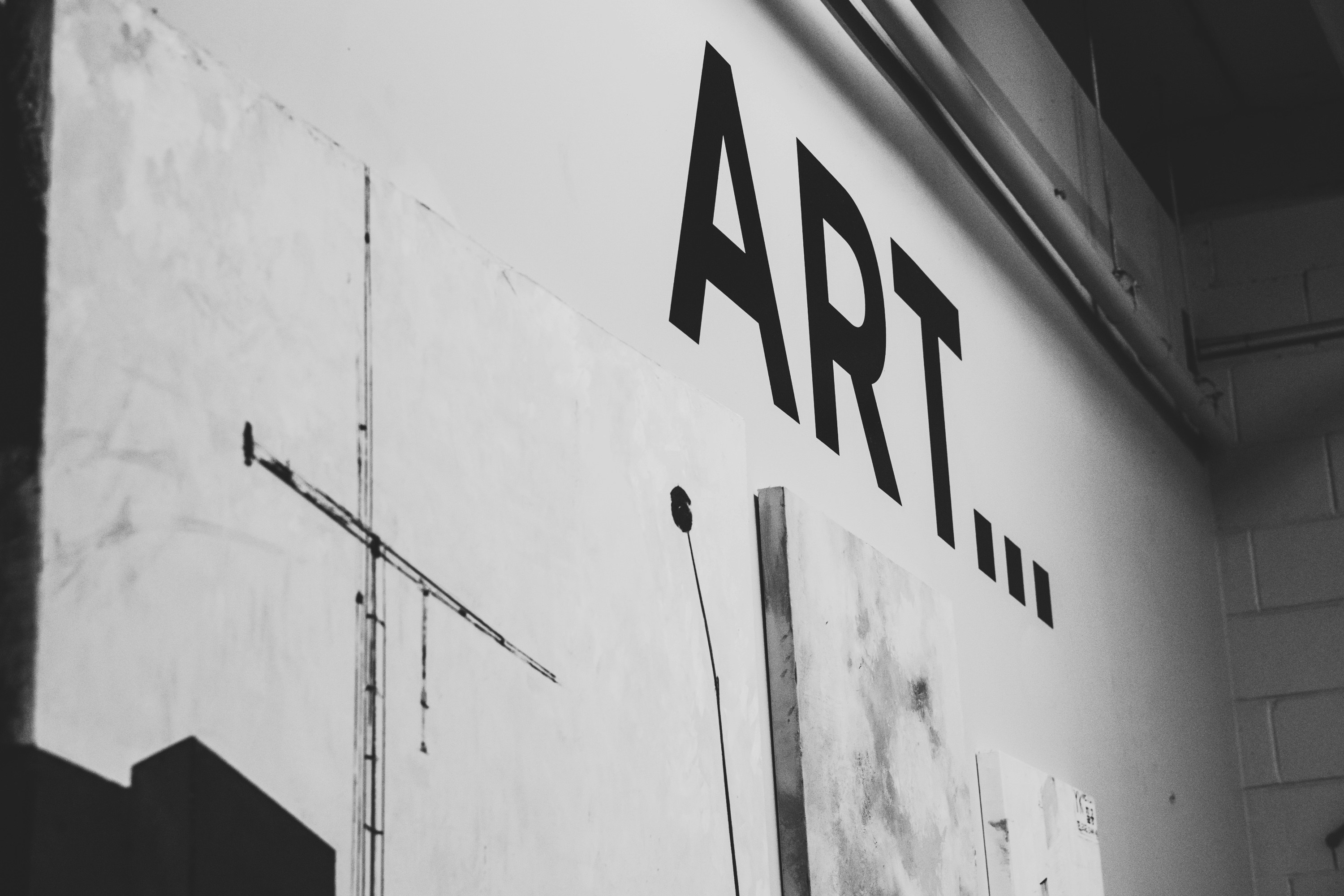 Lecciones en la construcción de un artista de inteligencia artificial que aprende, crea y vende arte de manera autónoma