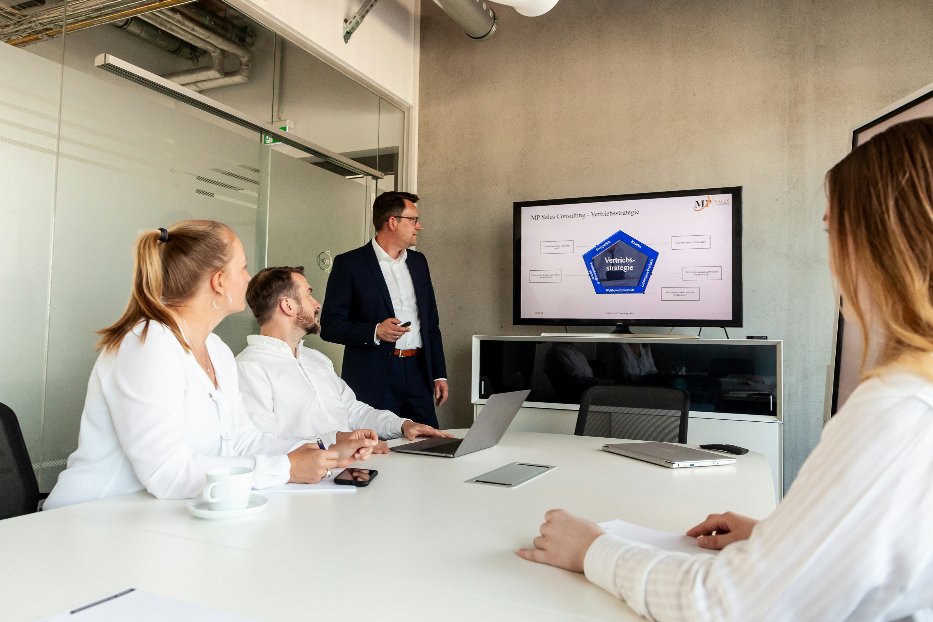 Cómo elegir el mejor proveedor de desarrollo de presencia digital corporativa