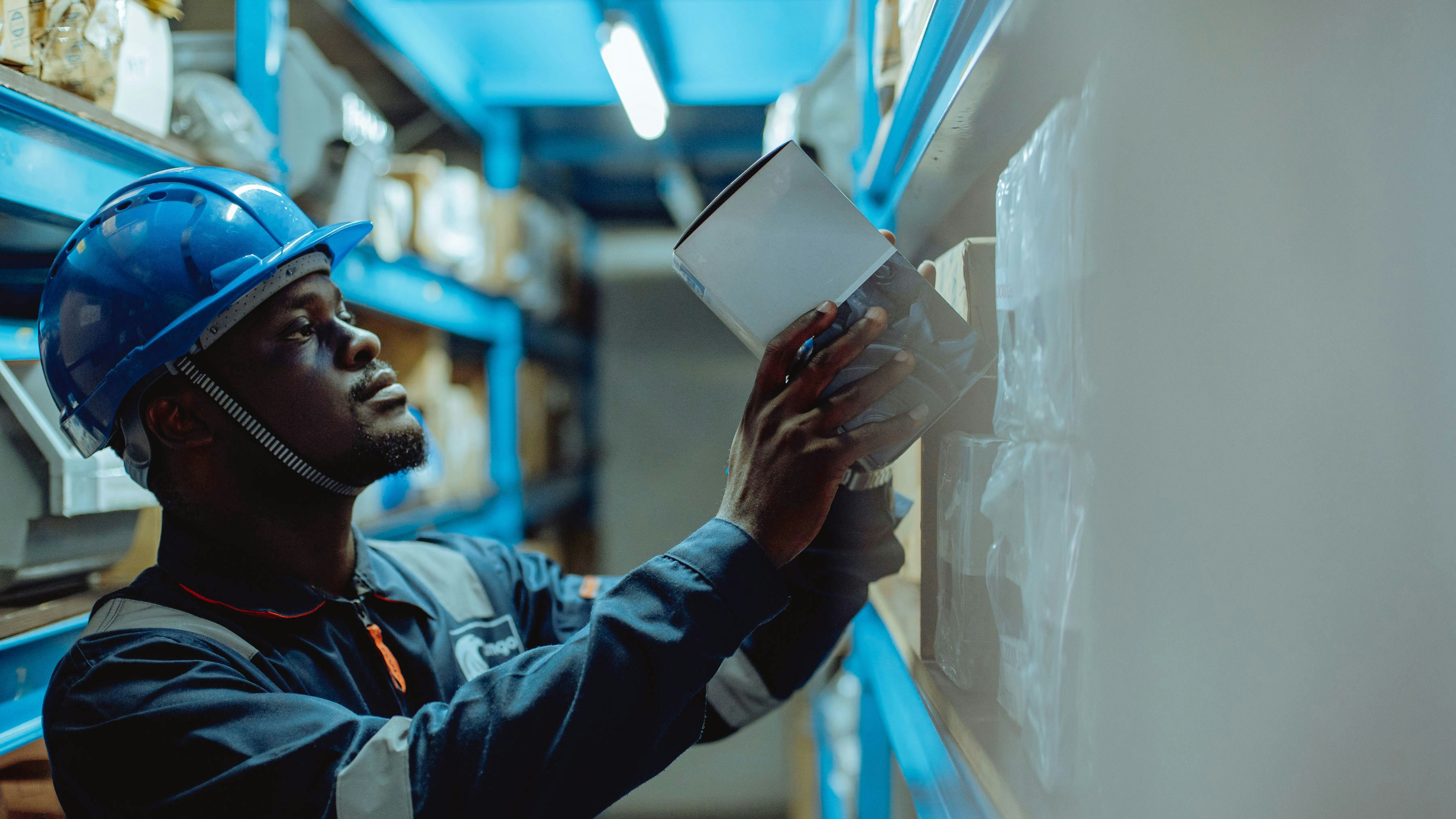 ¿Cómo puede la inteligencia artificial para el control de inventario apoyar metas ambientales?