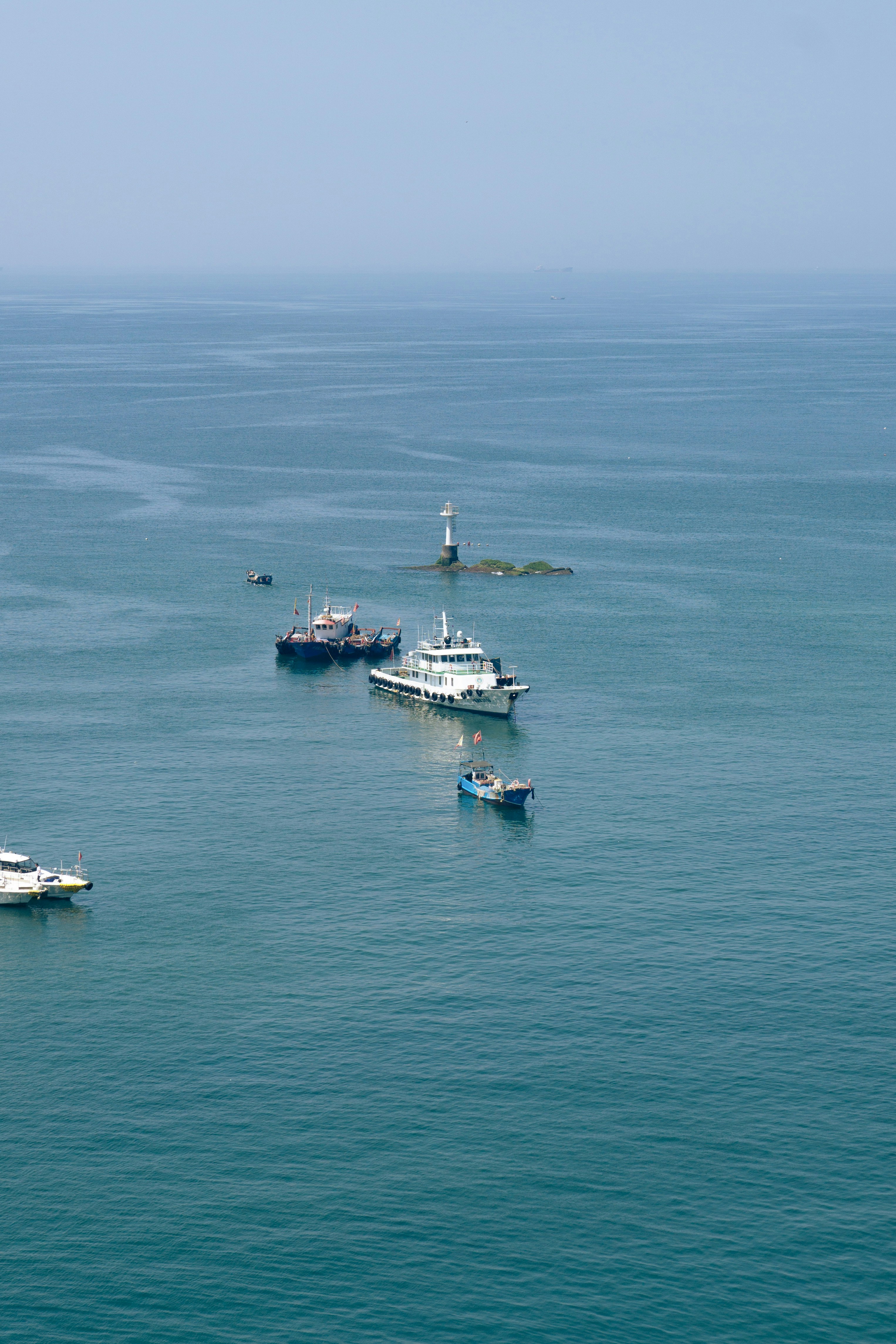 Offshore vs. Nearshore Outsourcing: Una Comparación Detallada