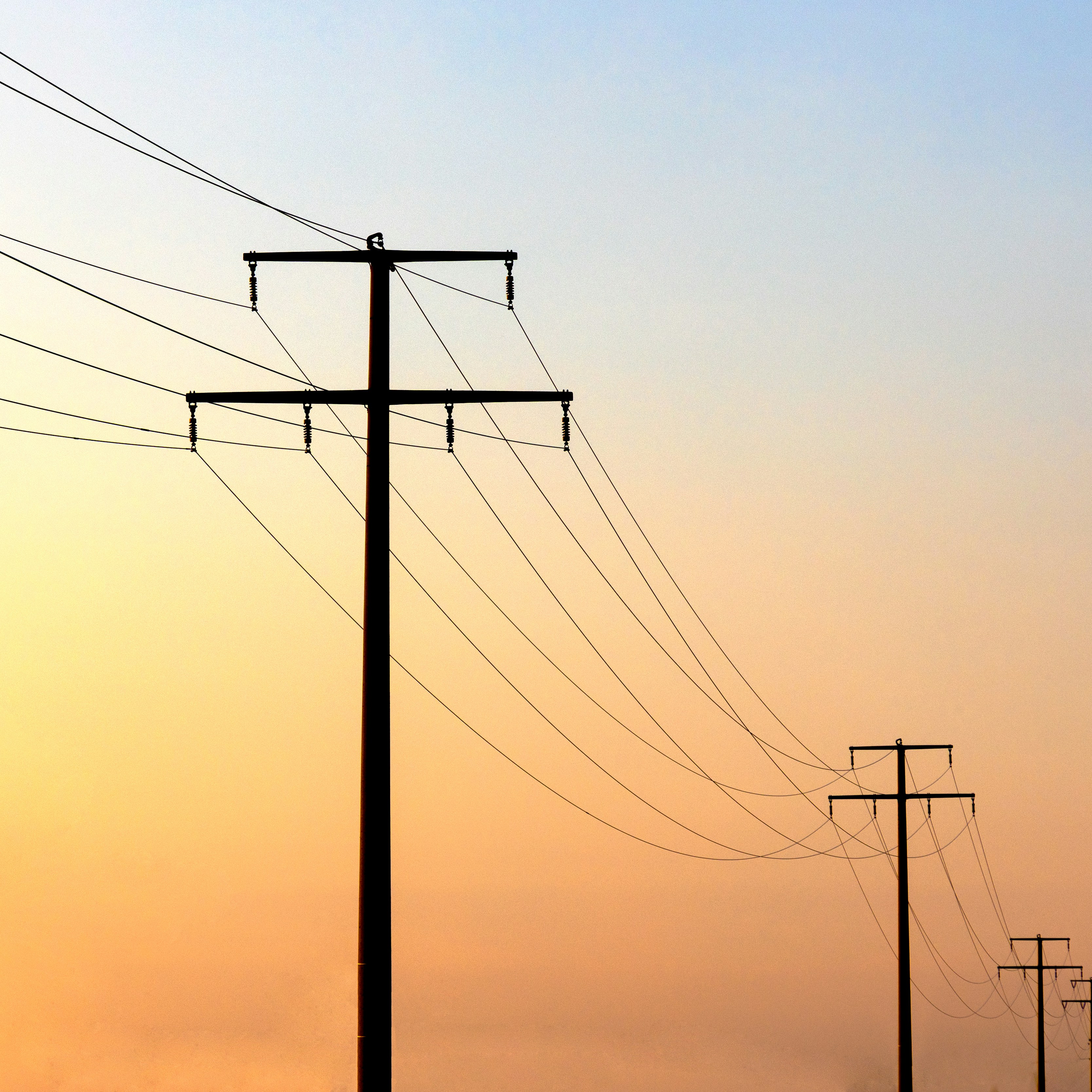 Empresa de servicios de Power BI vs BI tradicional: Comparación completa