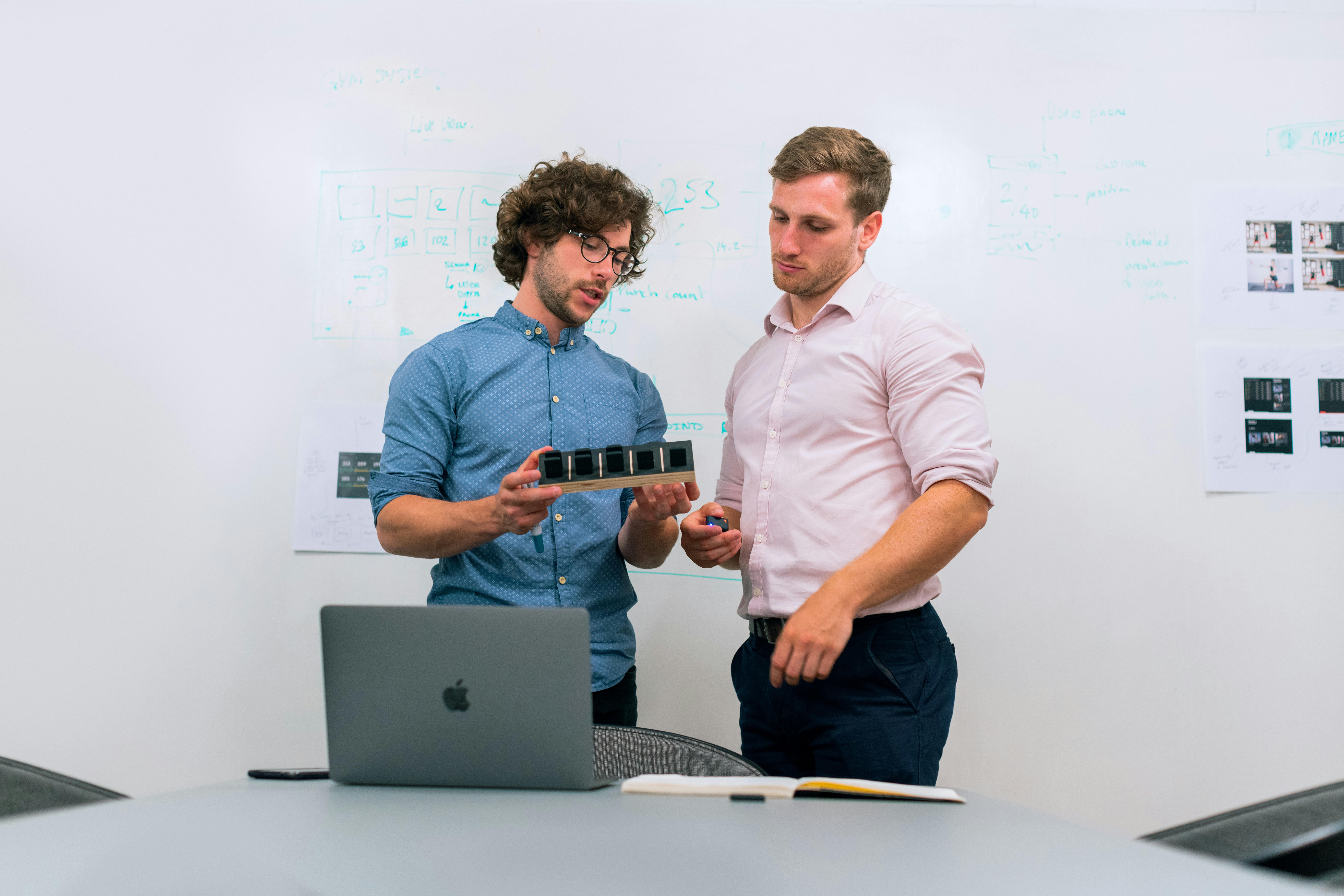 Sistema de soporte inteligente para empresas: Comparación entre Soluciones Internas y Externas
