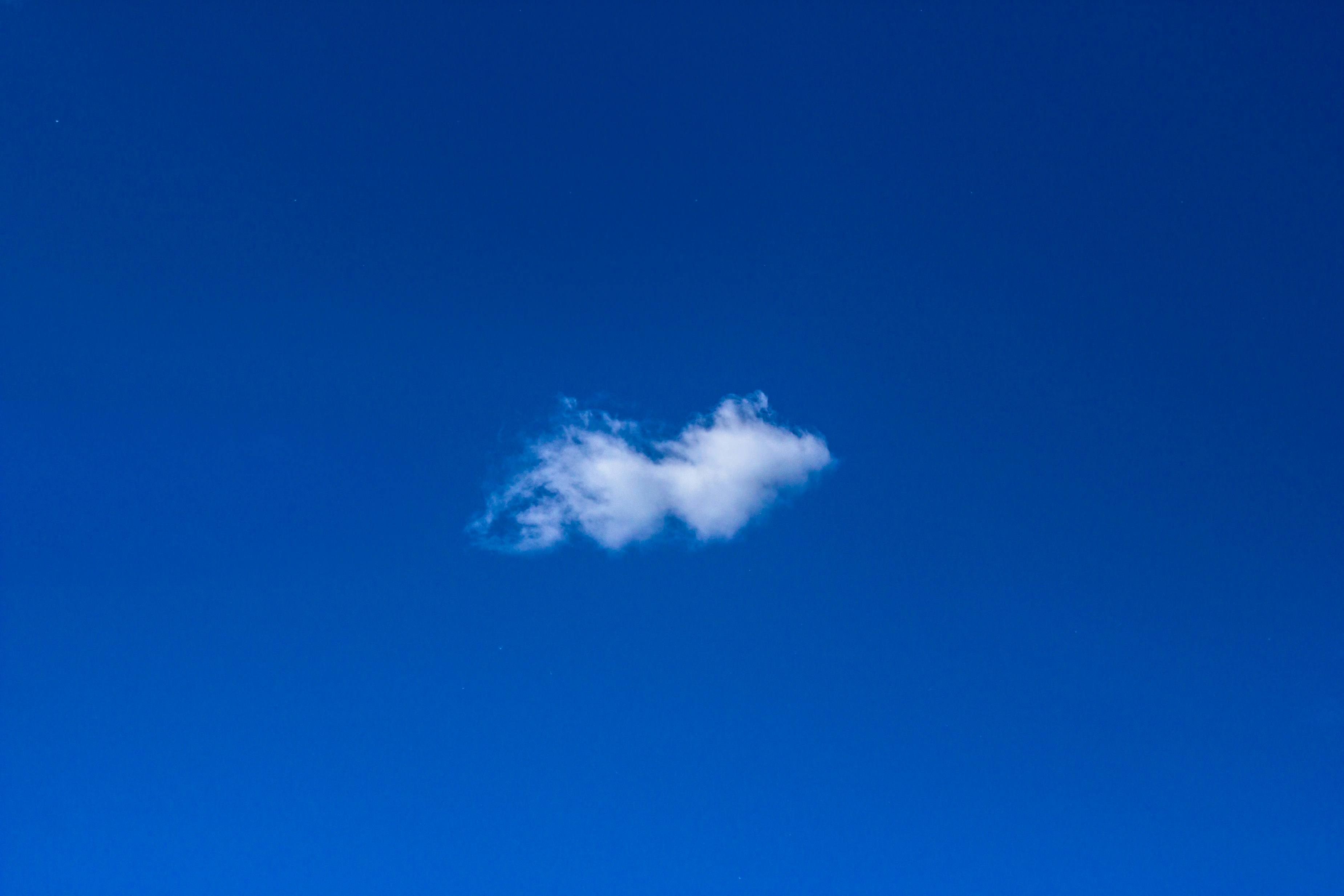 Compartir archivos en nube segura con capacidades de inteligencia artificial