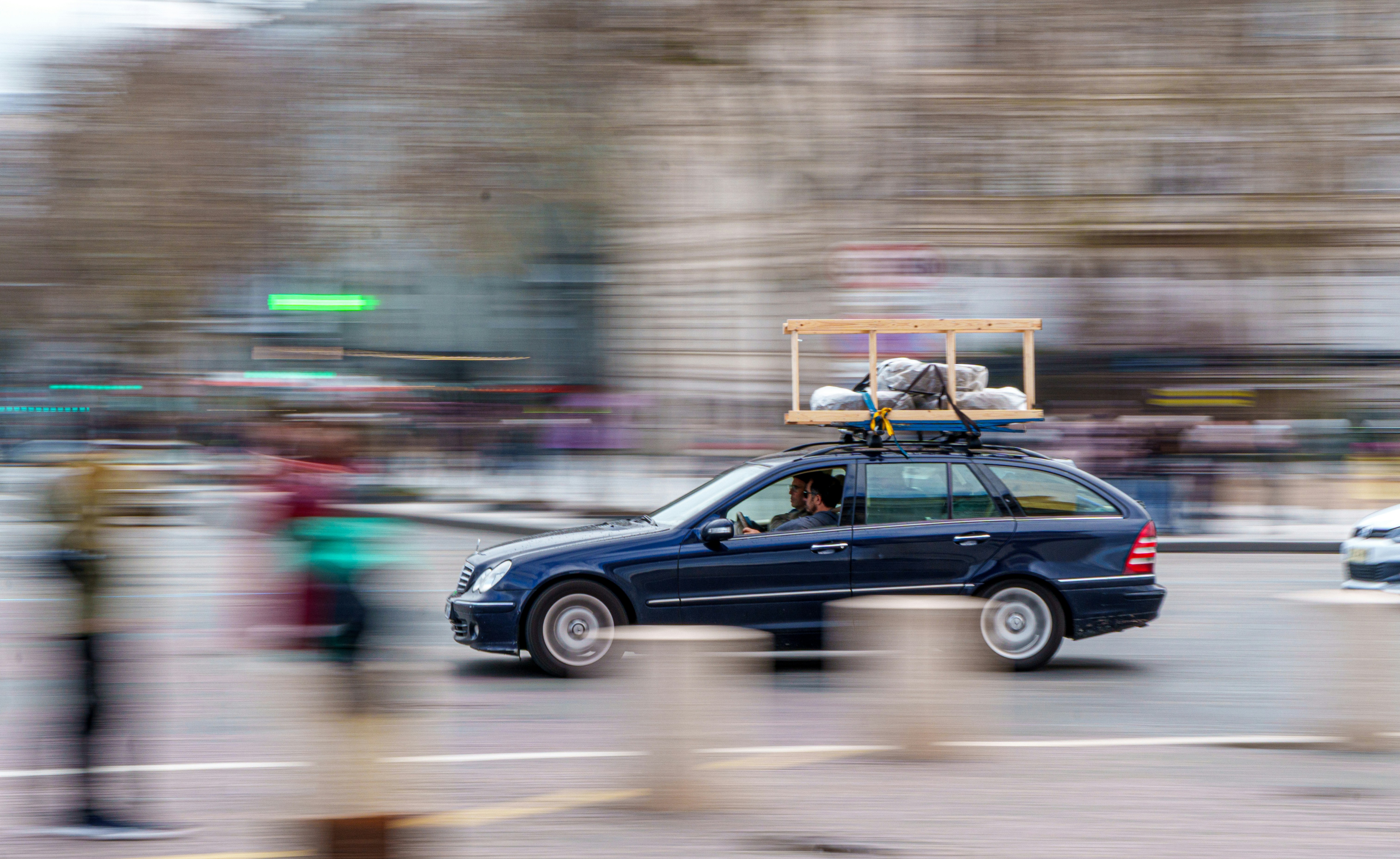 Detección y comunicaciones integradas con UAVs en banda X para redes vehiculares