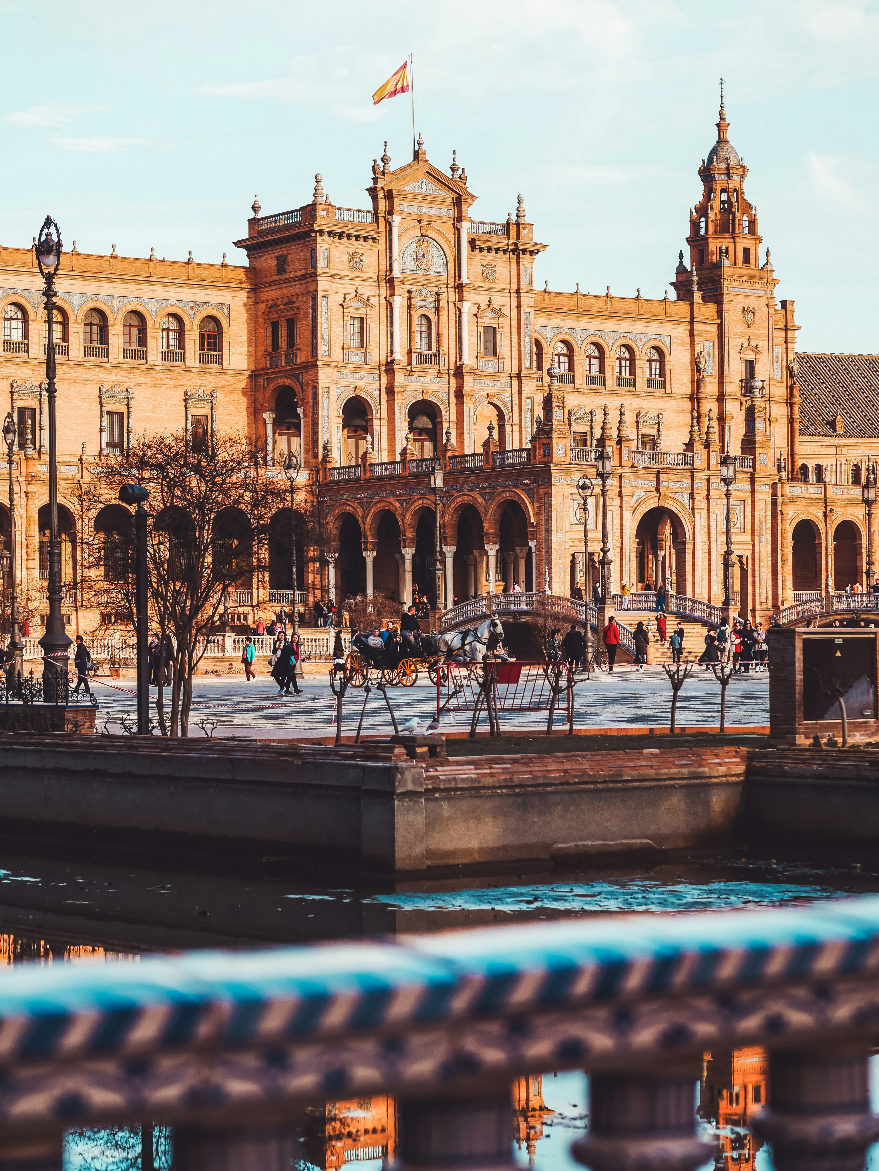 Consolide aplicaciones para reducir costos de suscripción en Sevilla