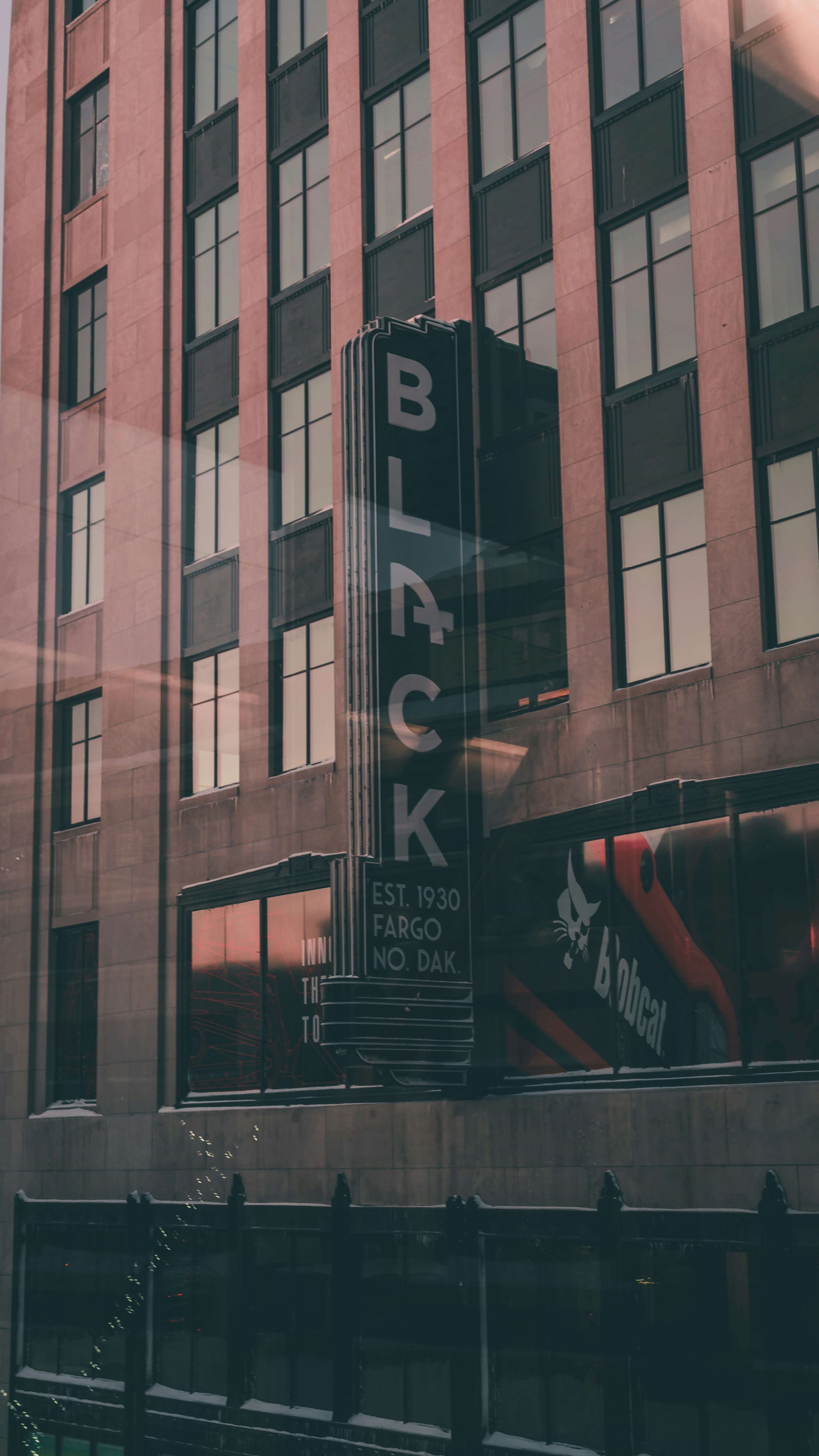 Más allá de las cajas negras: construyendo inteligencia artificial que se explique a sí misma