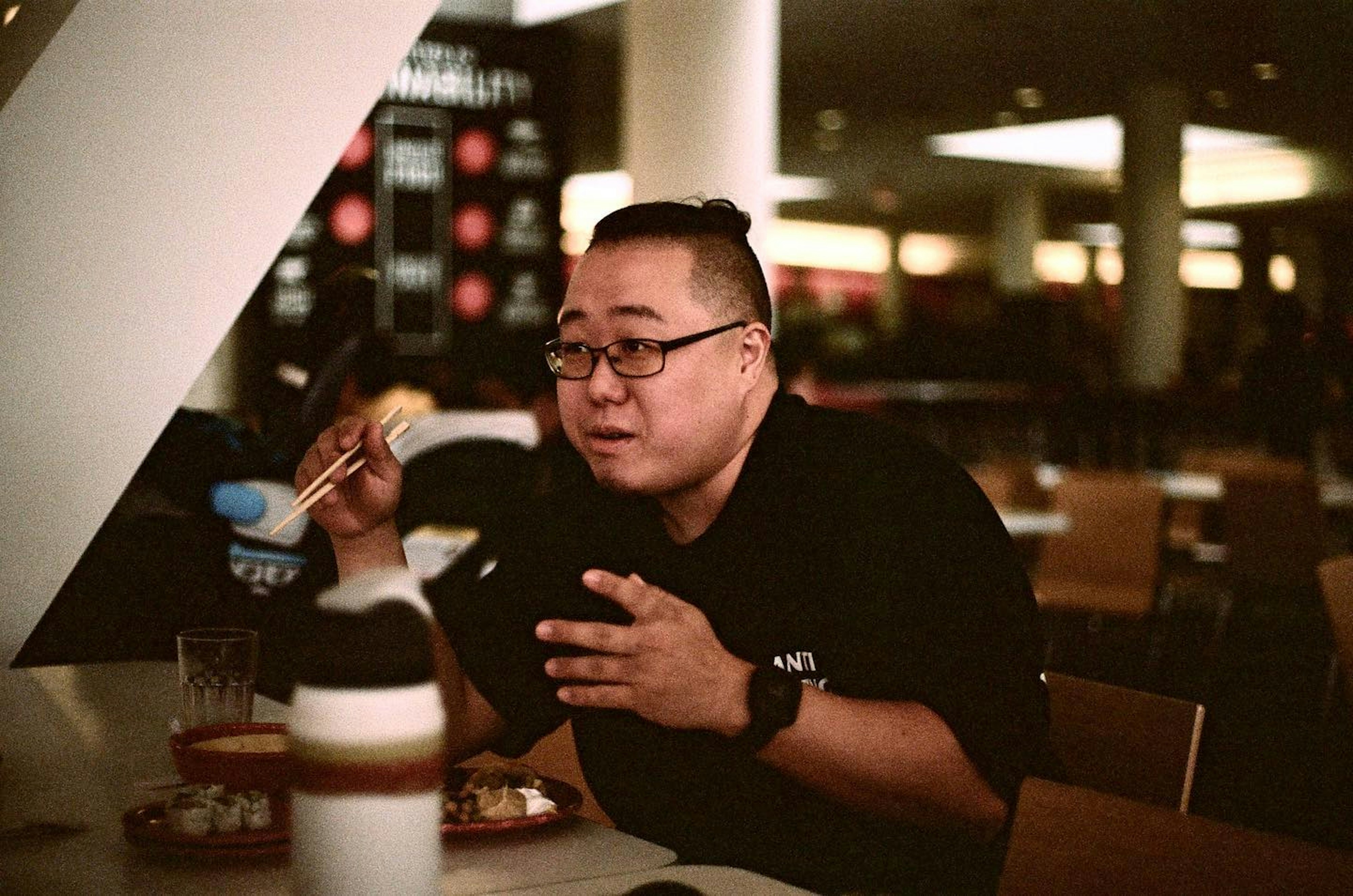 No creo en el trabajo de 9 a 5 — su última iniciativa ayudará a la gente común a construir libertad financiera