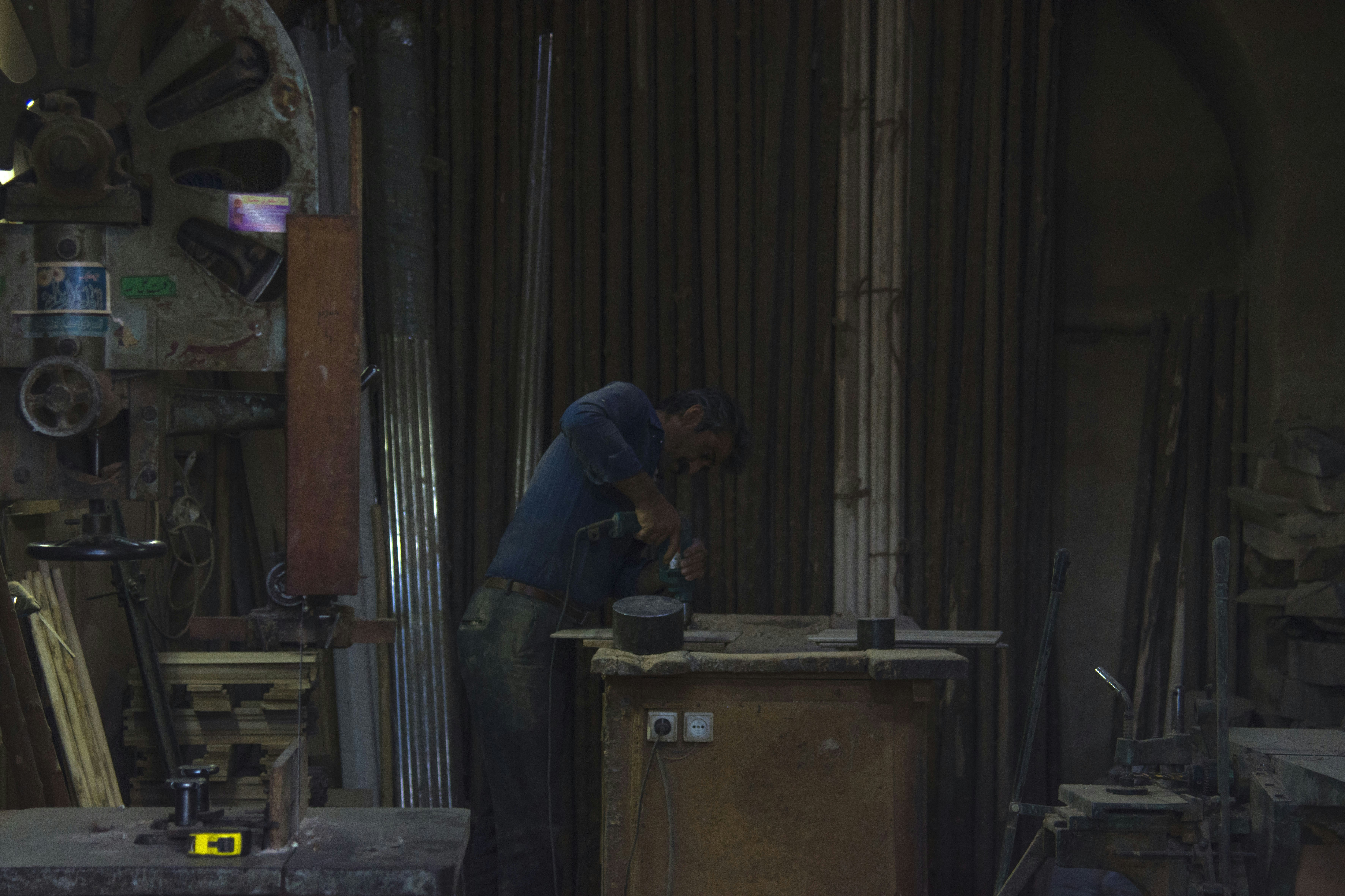 Enseñando a un IA a hacer `git commit`: construyendo un agente consciente de herramientas en LangChain.js