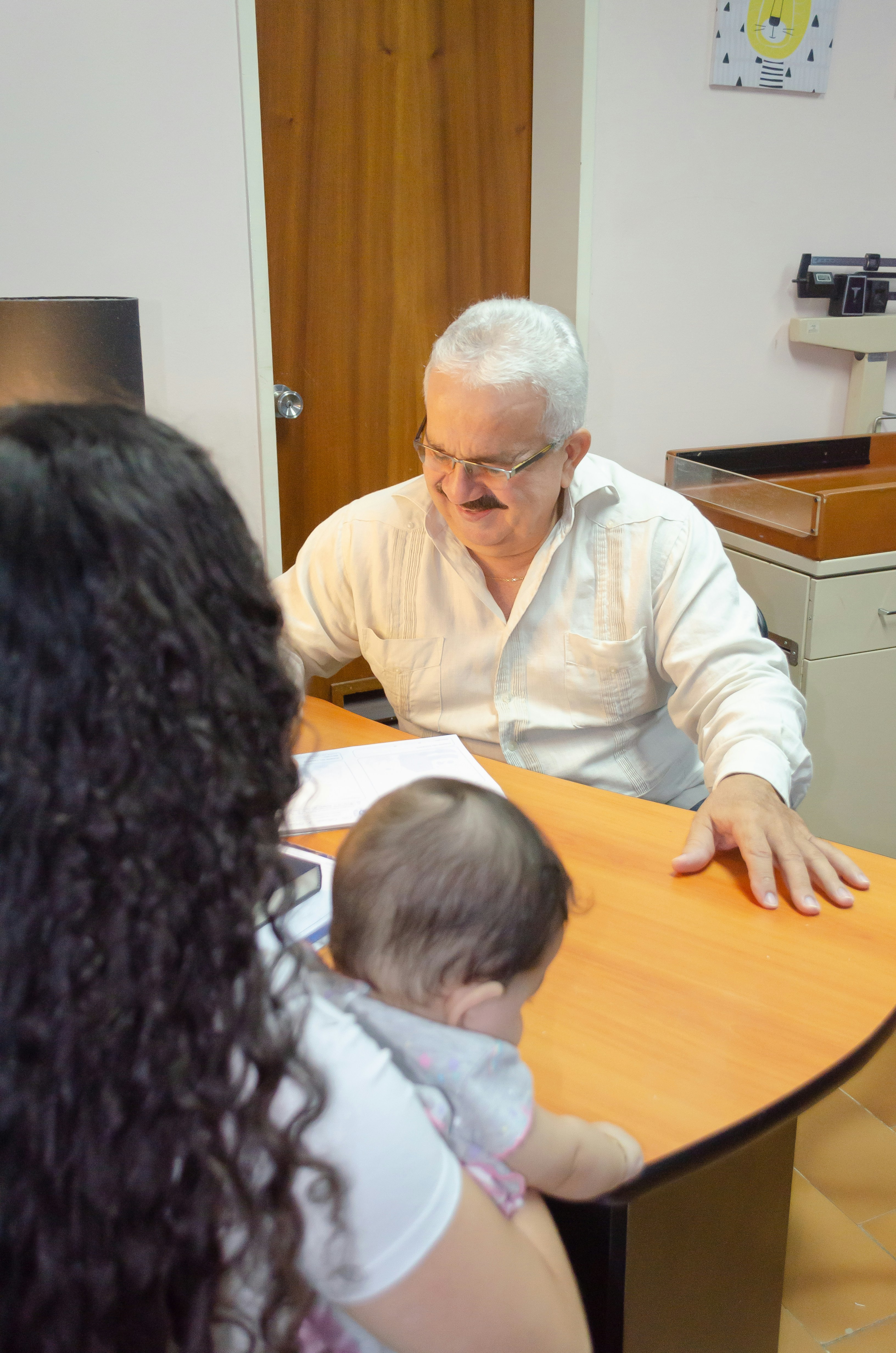 ¿Cómo puedo solicitar una consulta o propuesta para el desarrollo de una plataforma de orquestación de procesos?