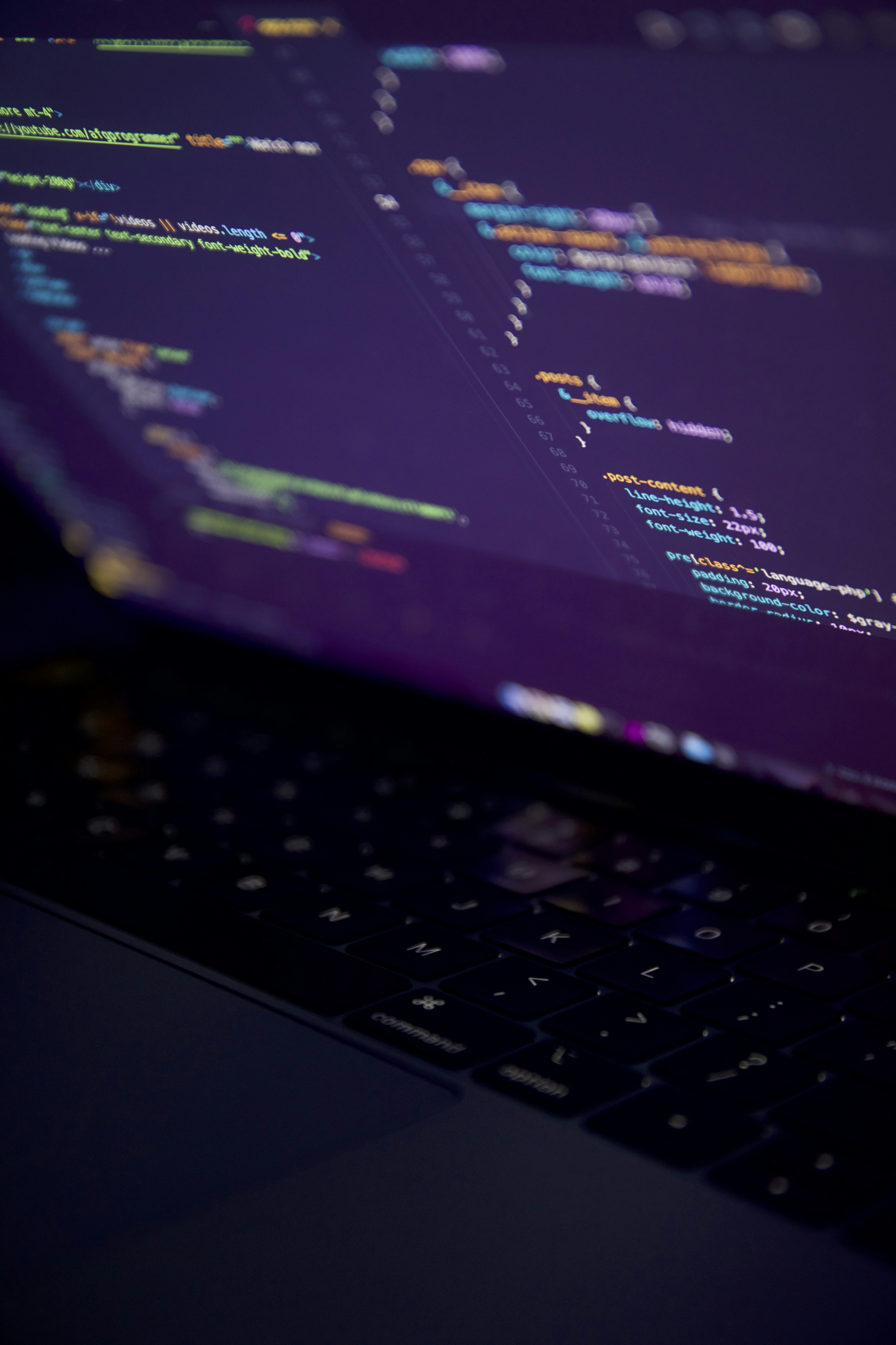 ¿Cómo puedo solicitar una consulta o propuesta para la subcontratación de servicios de programación?