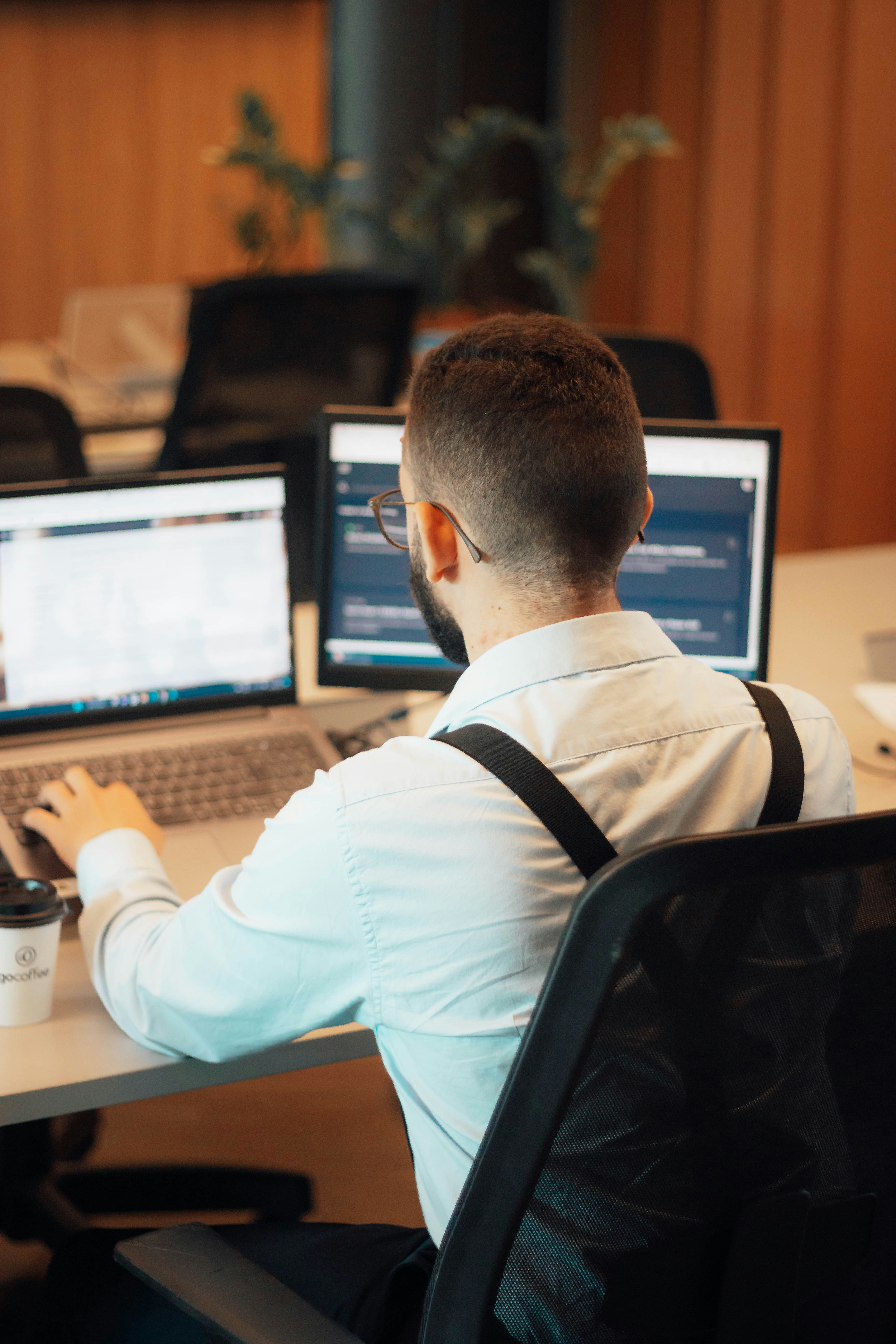 Contratación profesional de empleado de IA para servicios de back office en A Coruña