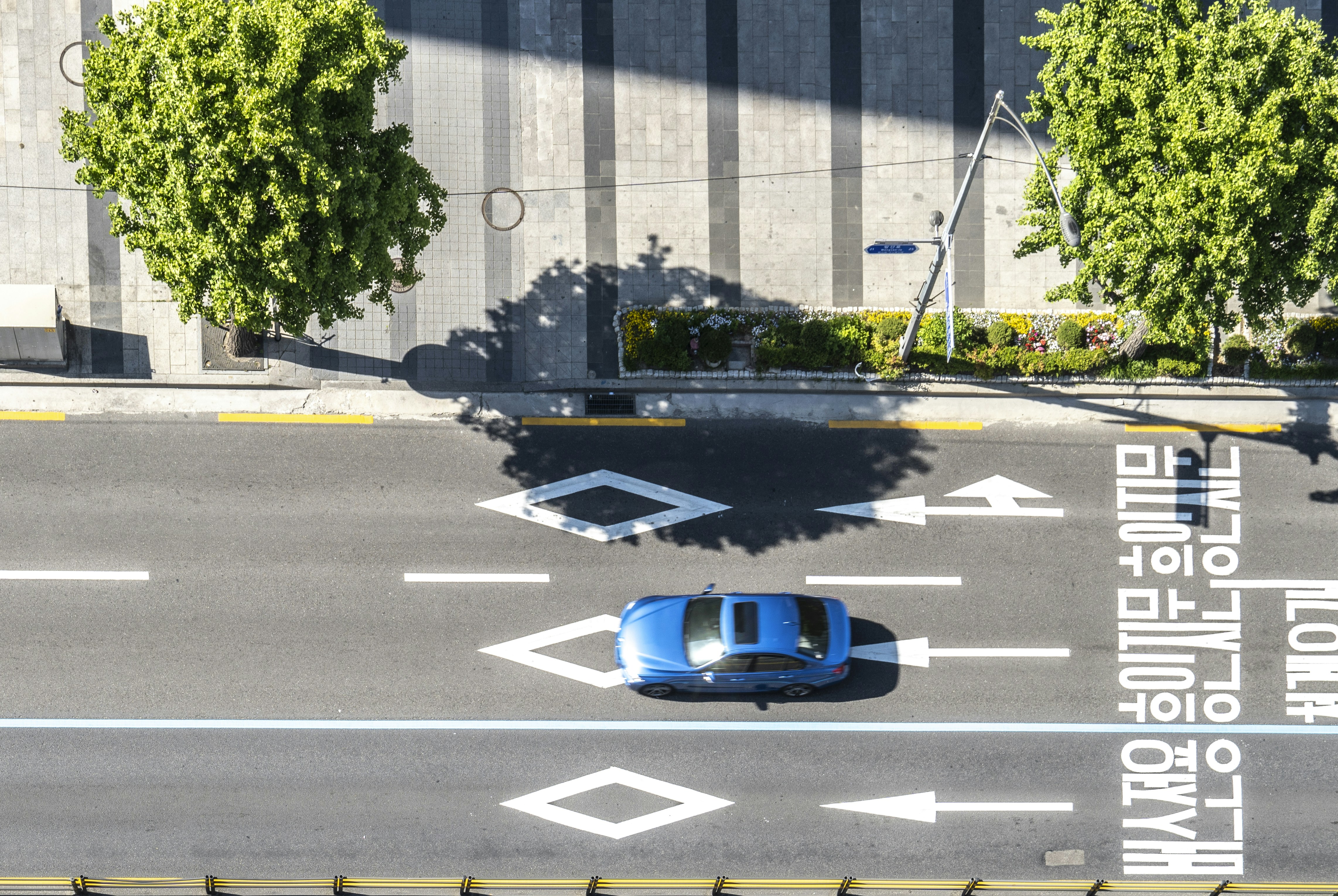 Control predictivo adaptativo para la optimización de trayectorias de vehículos autónomos en entornos urbanos dinámicos