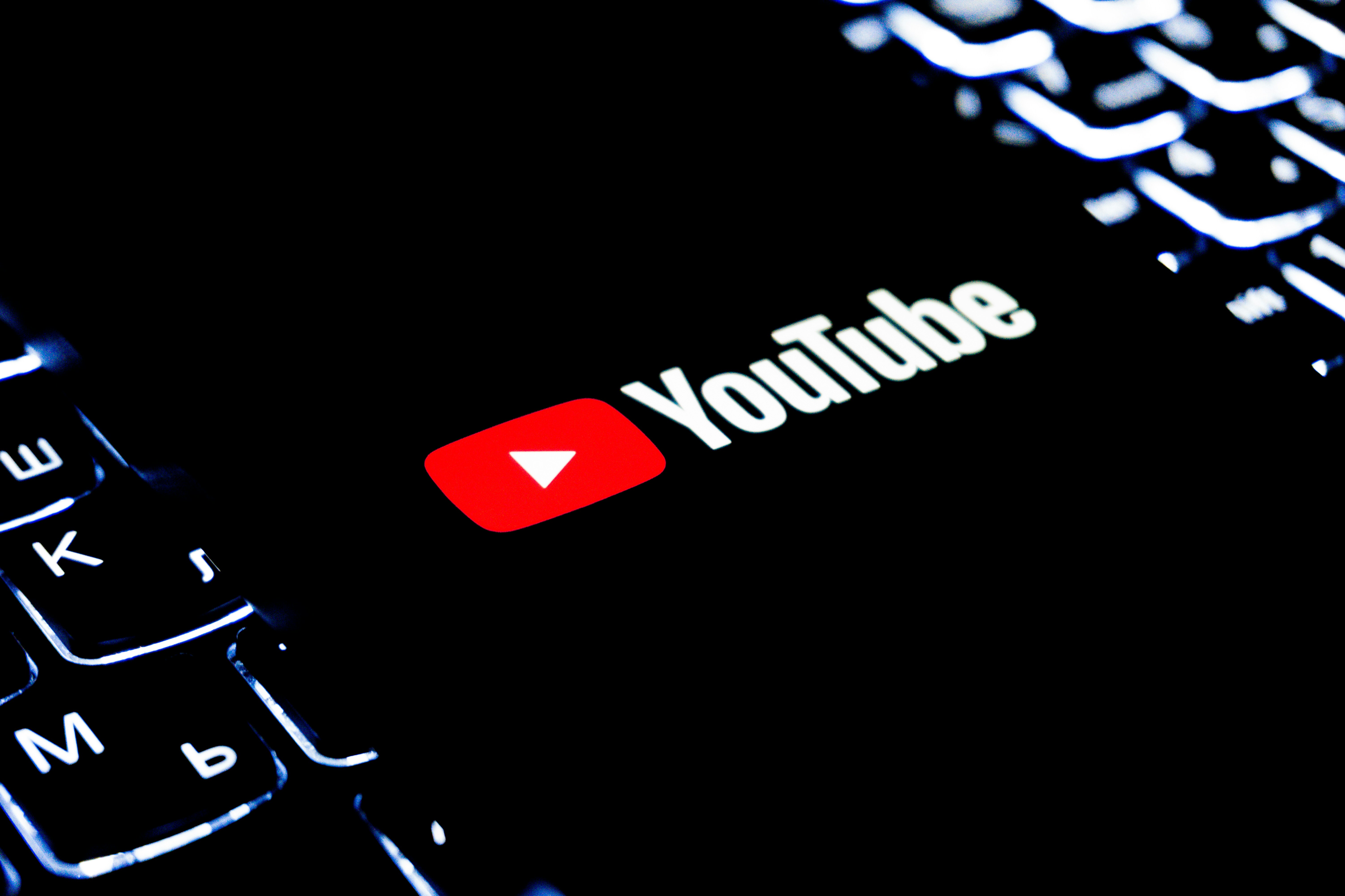 Ahora puedes hablar con la inteligencia artificial de YouTube sobre qué tipos de videos quieres ver.
