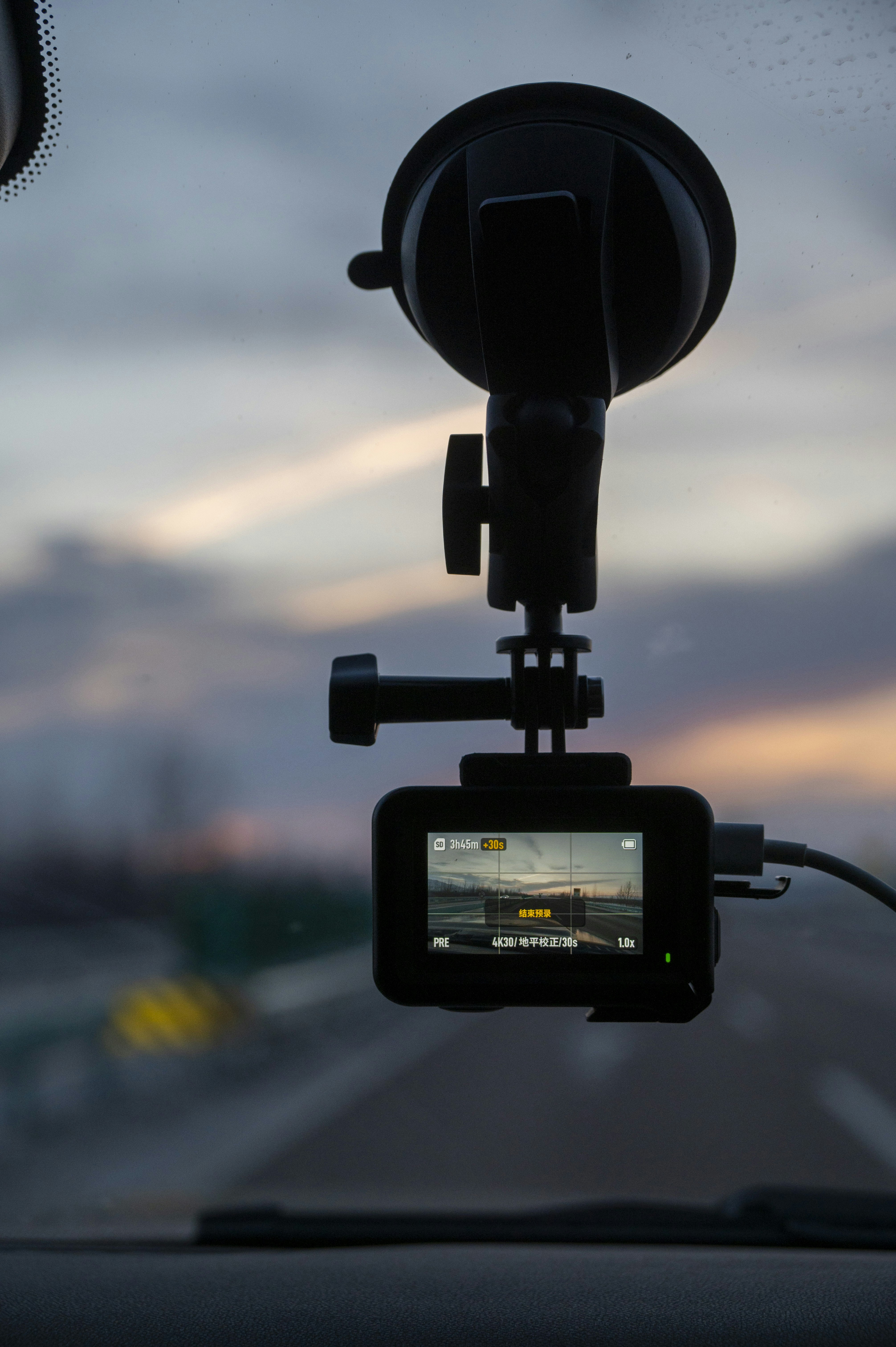 Finalmente configuré mi teléfono viejo como una dashcam dedicada, y funciona mejor que un Garmin de $200.