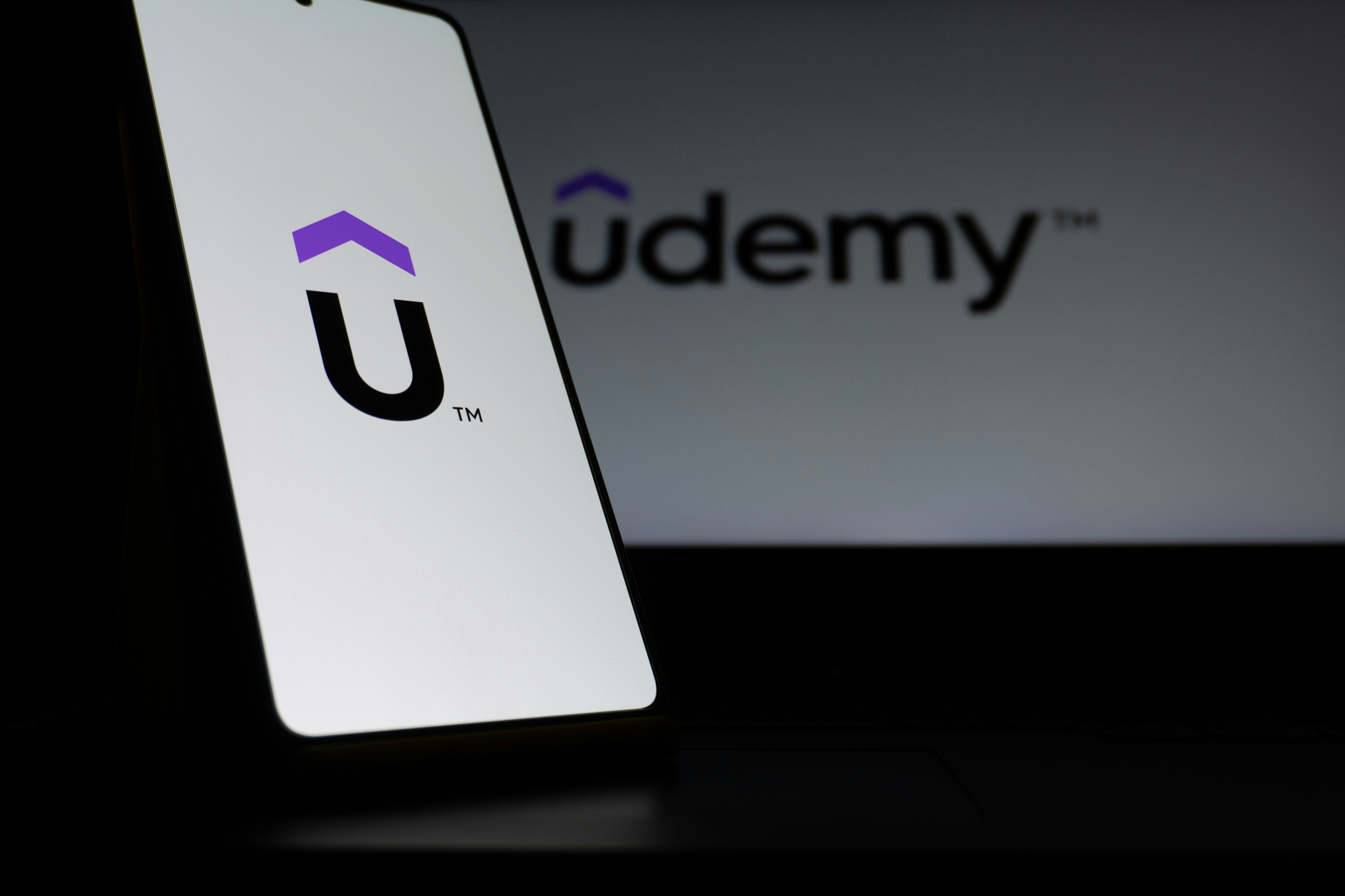 Coursera comprará a su rival Udemy