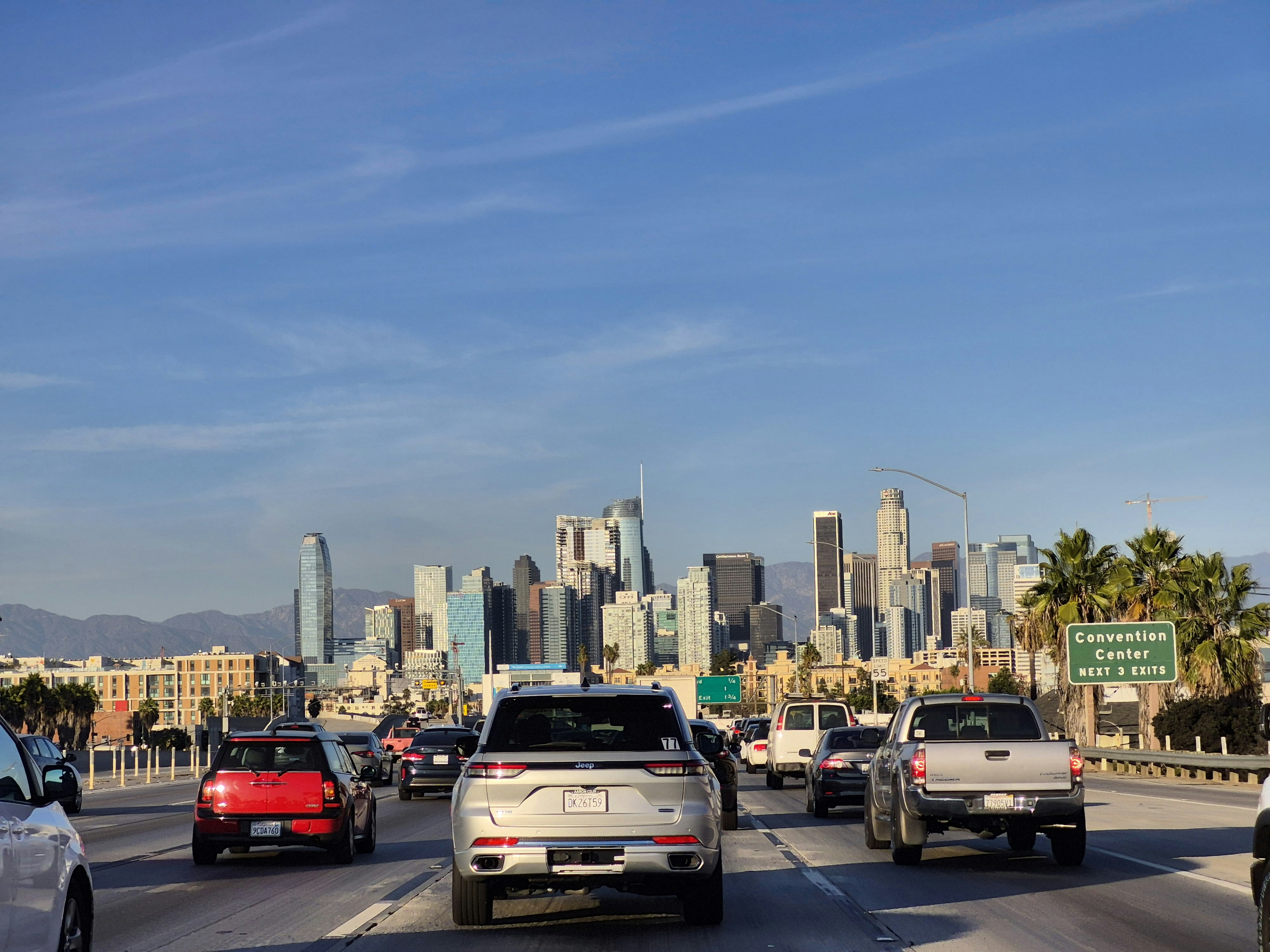 Los Ángeles Lanza Wi-Fi Público Gratis A Lo largo del Córredor de Crenshaw