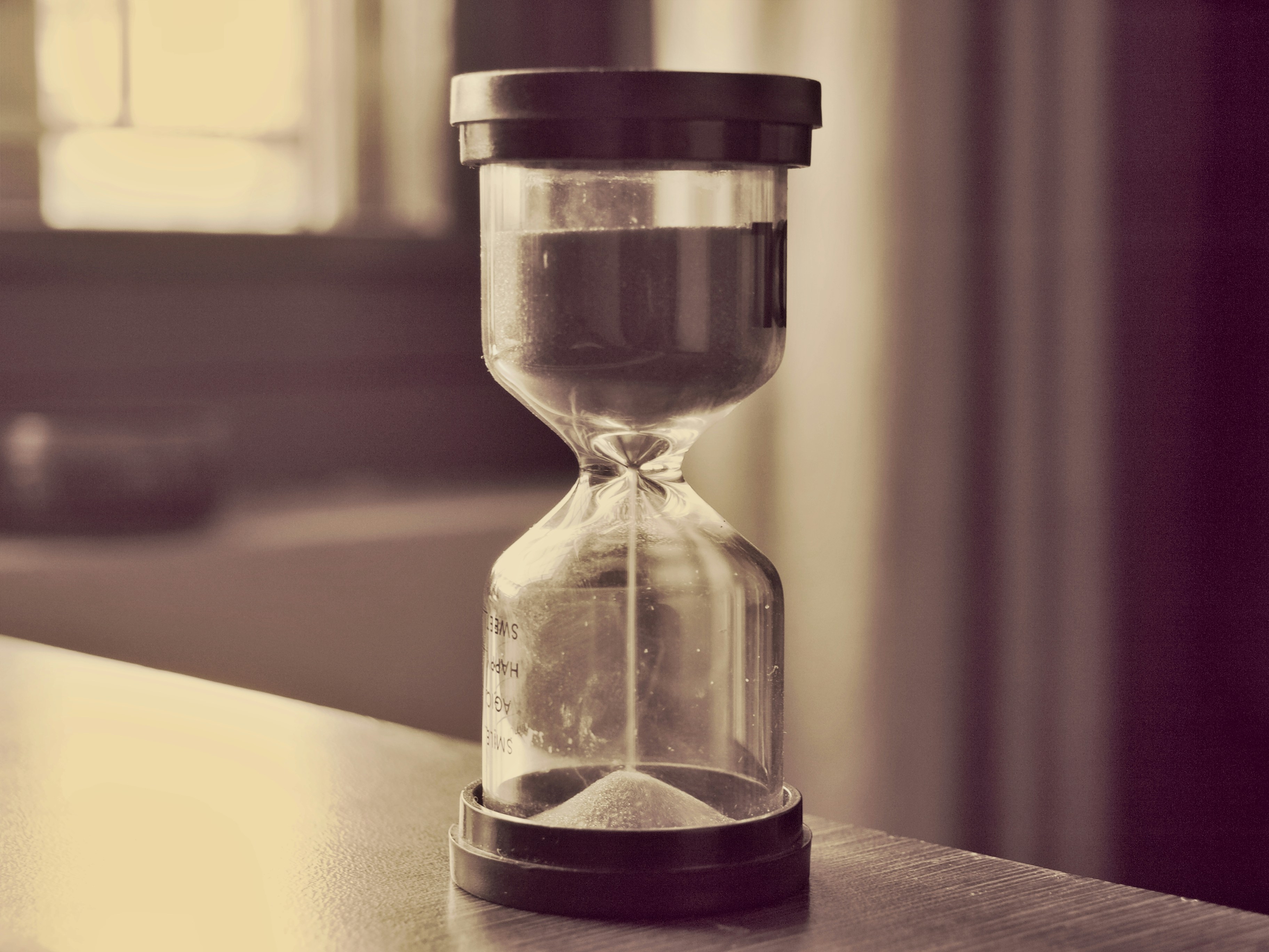 ¿Cuánto tiempo se tarda en implementar la reducción de ausencias en una peluquería?