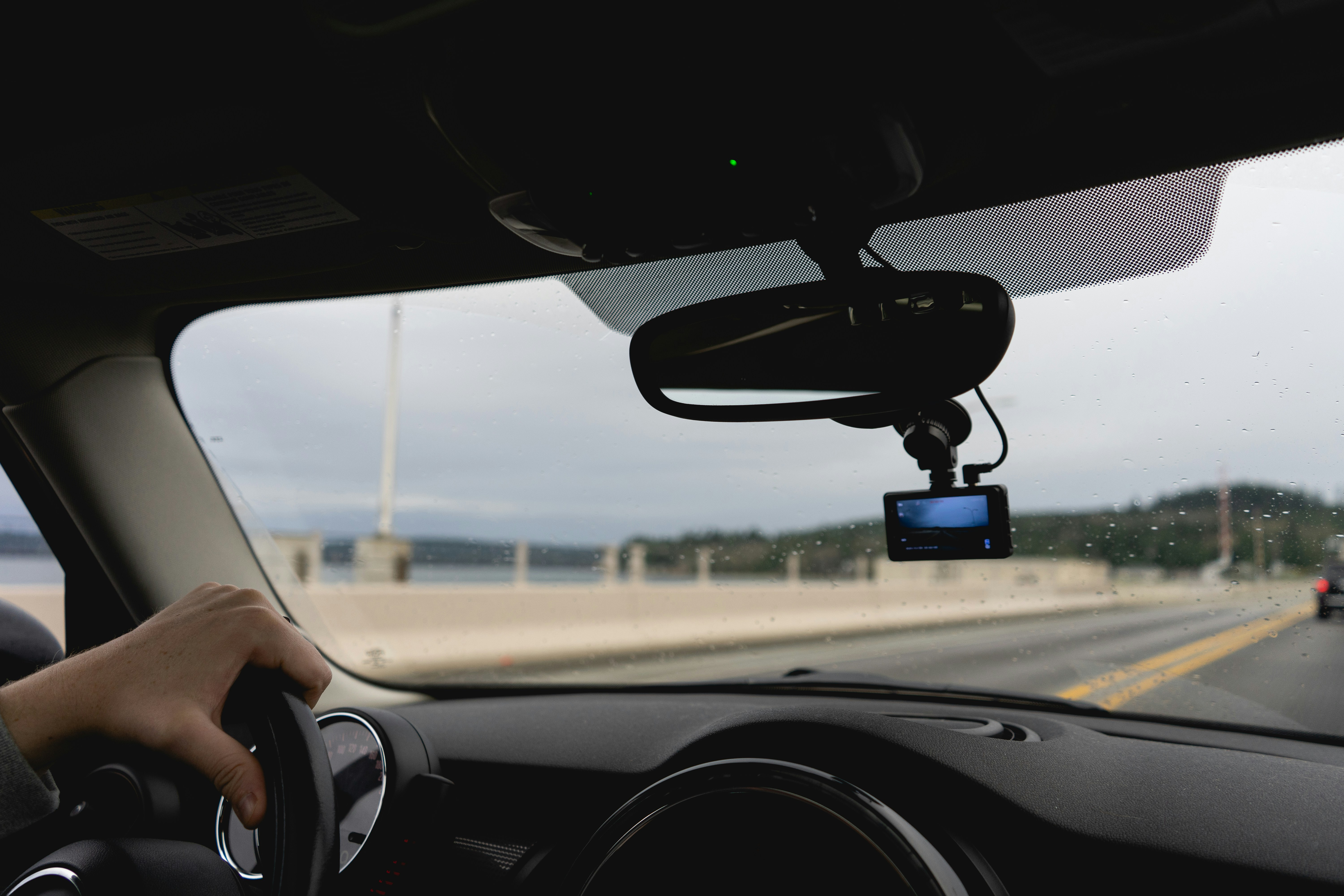 Dash2Sim: Simulación de conducción en bucle cerrado con dashcams