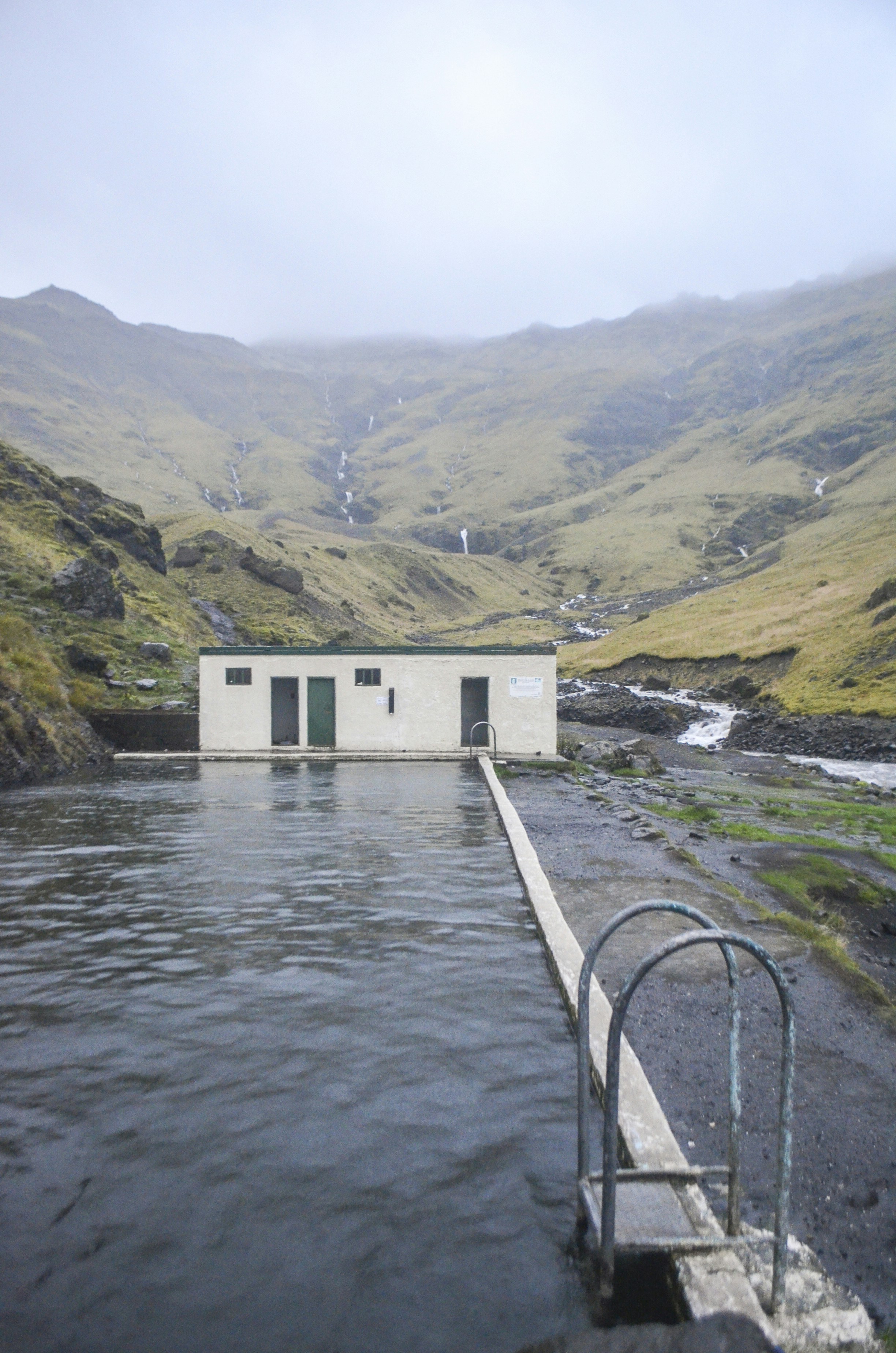 Scottish data centres powering AI ya están utilizando suficiente agua para llenar 27 millones de botellas al año