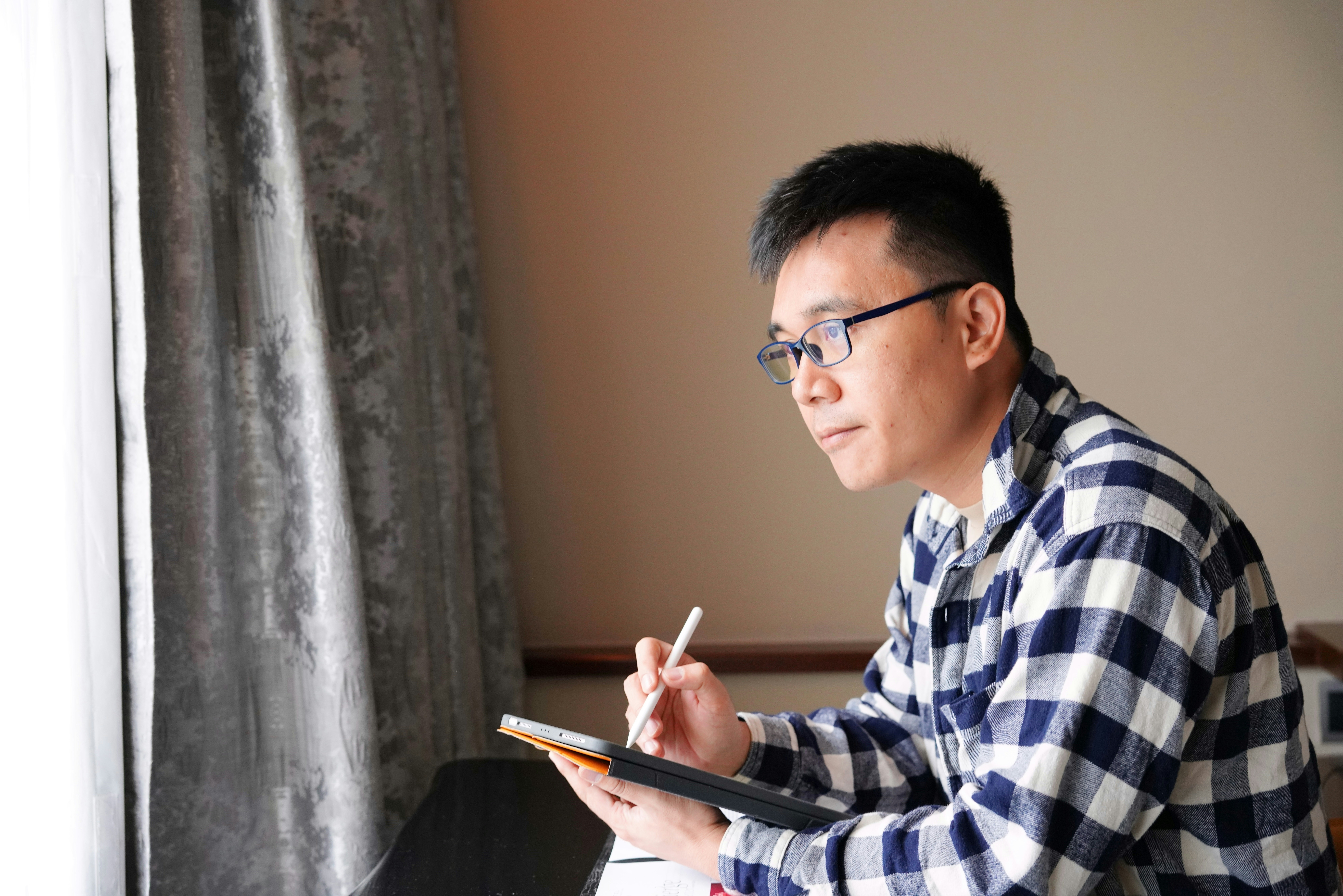 COIG-Writer: Un conjunto de datos de alta calidad para la escritura creativa china con procesos de pensamiento