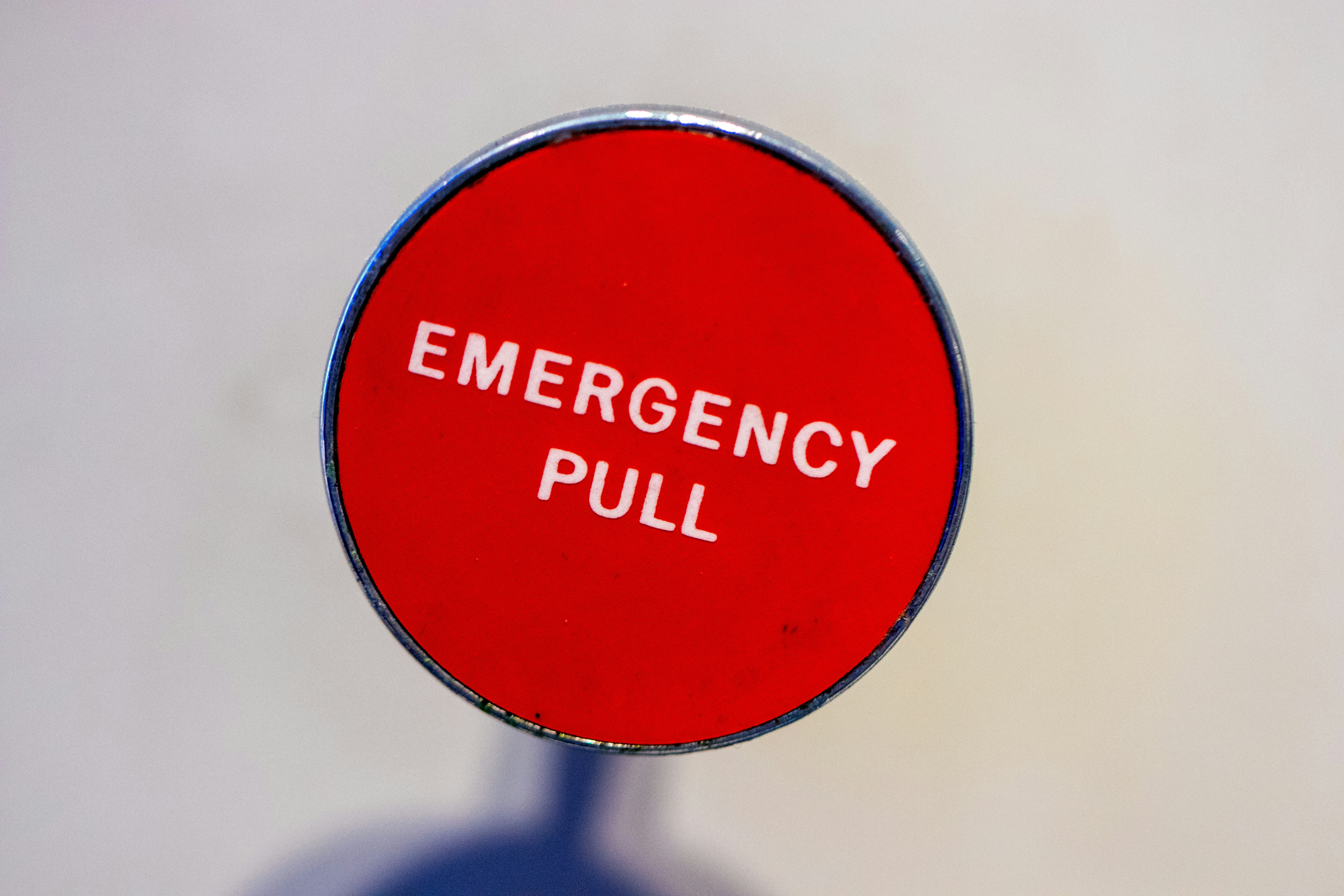 De la evidencia al diseño: IA en UX para bienestar en emergencias