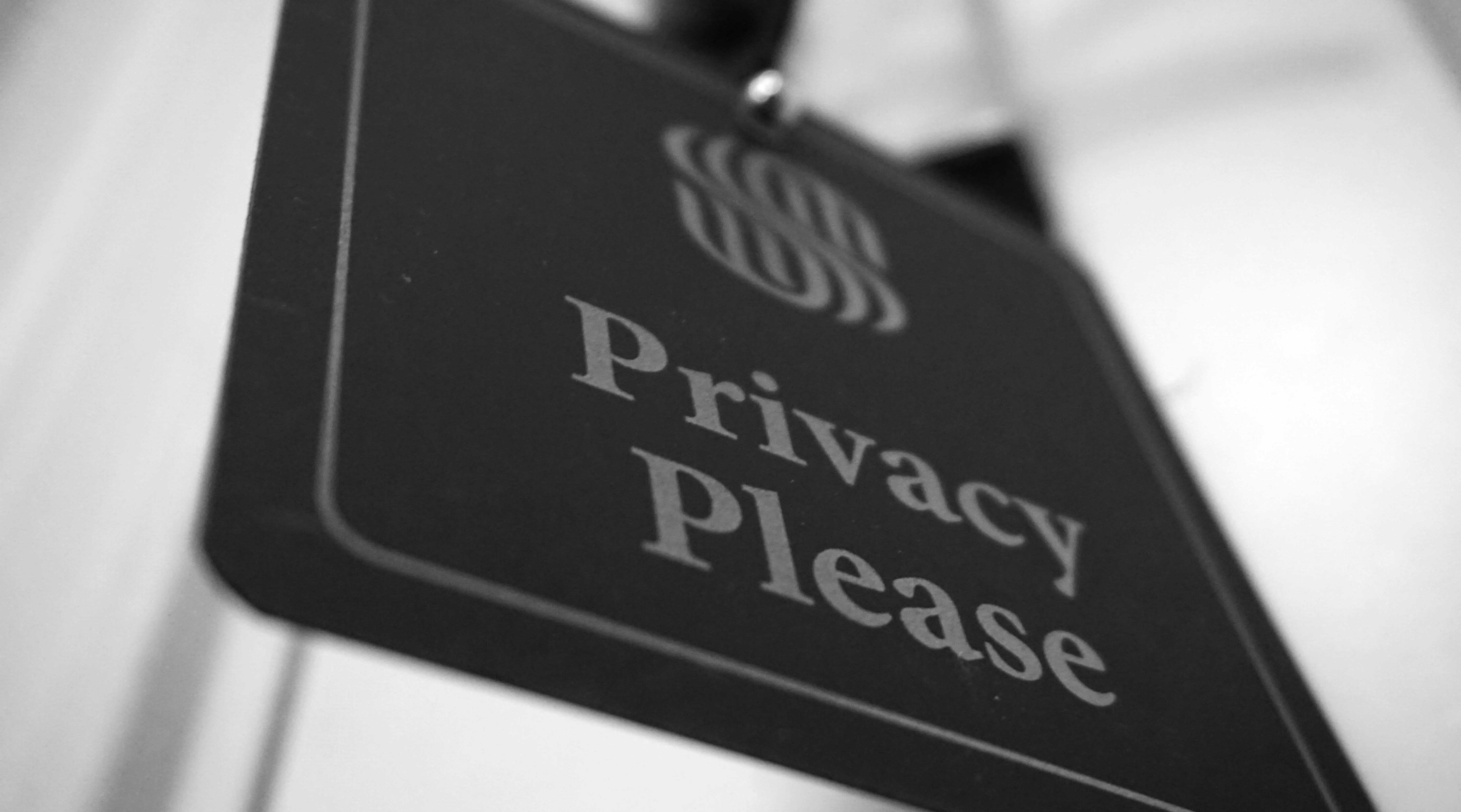 Aprendizaje Profundo bajo Privacidad Diferencial de Orden Fraccional
