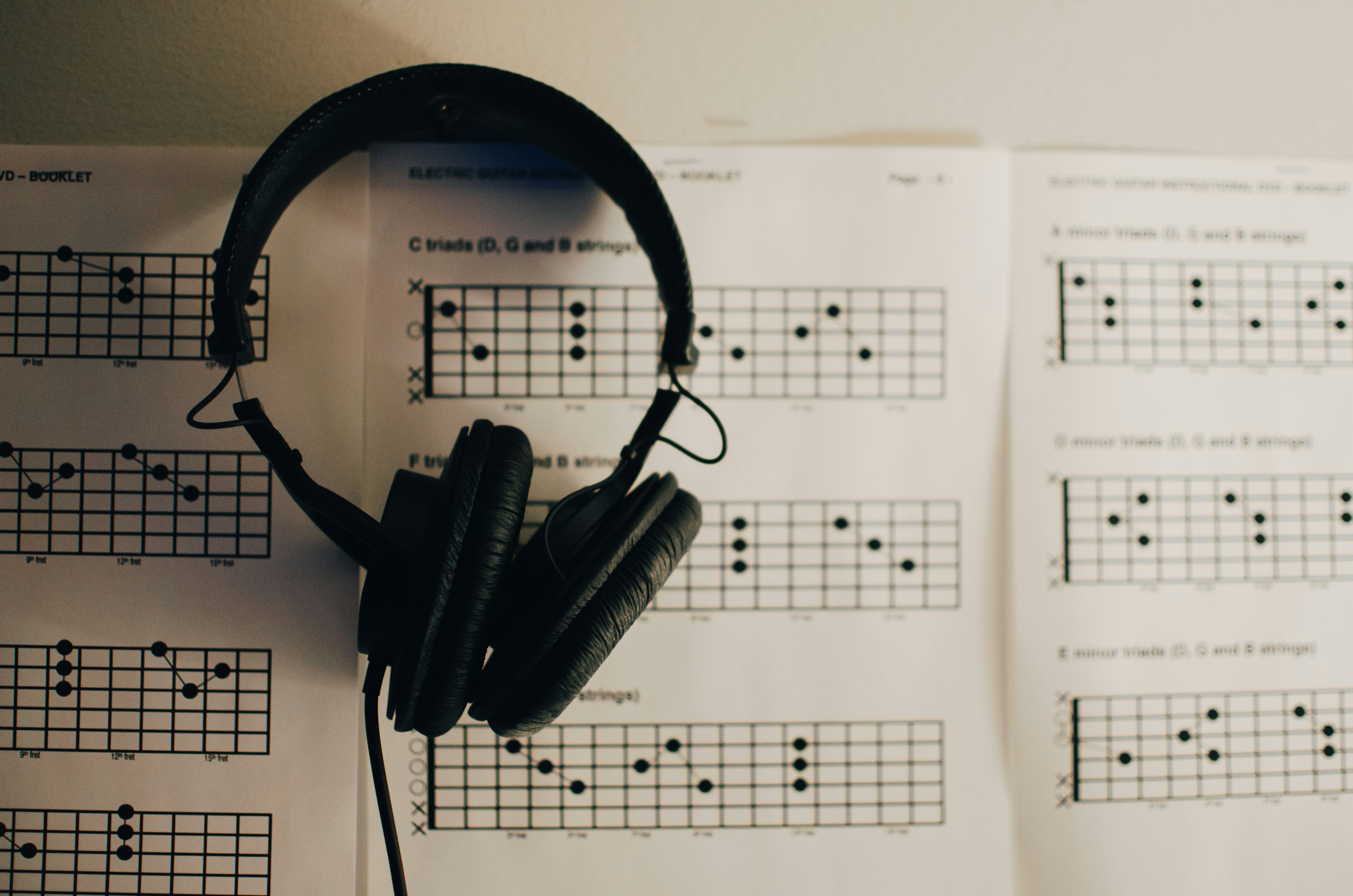 DeRA-MOS: Optimizando evaluación texto-música con ranking desacoplado