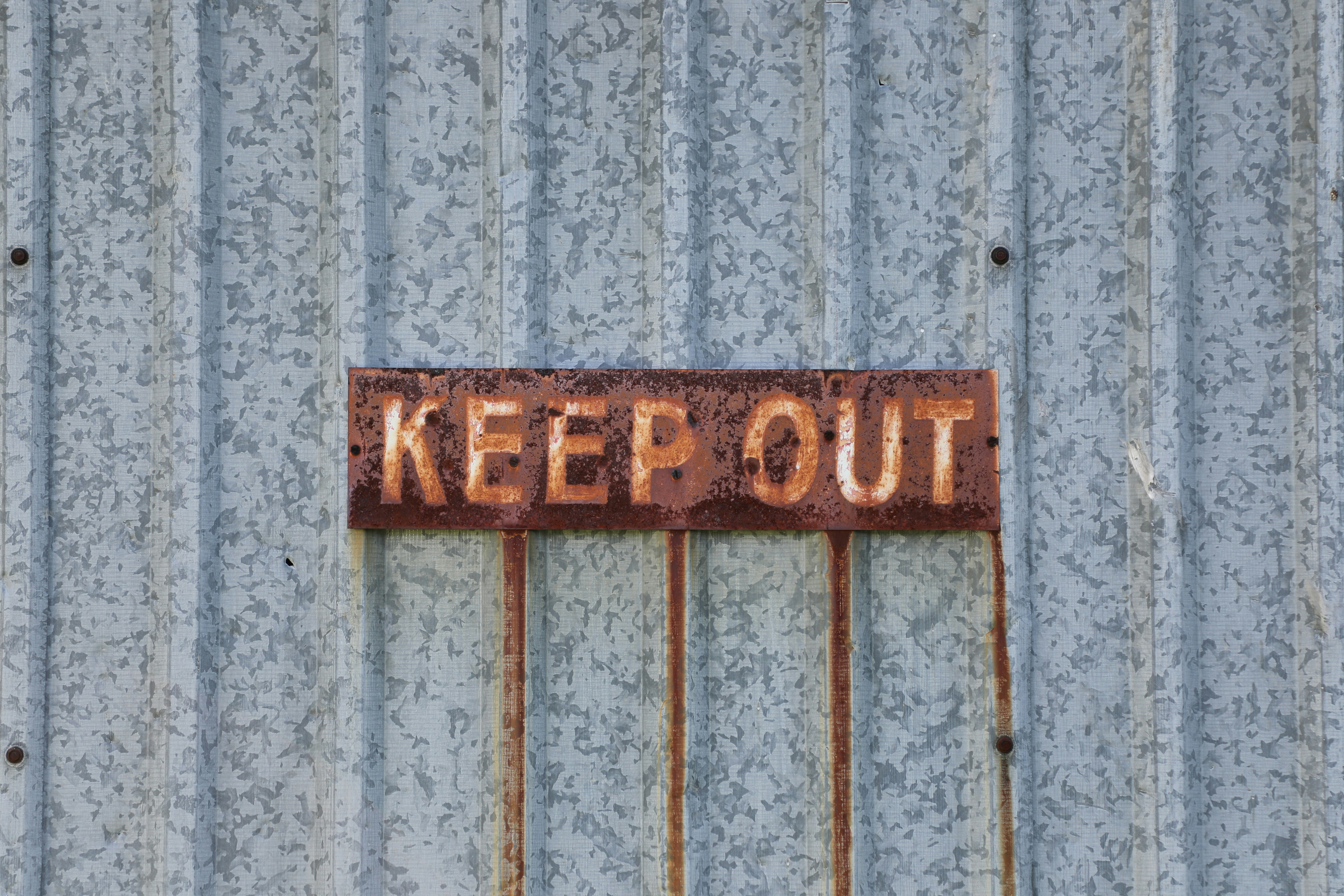 Cuándo optar por el desarrollo de ERP interno frente a la subcontratación en España?