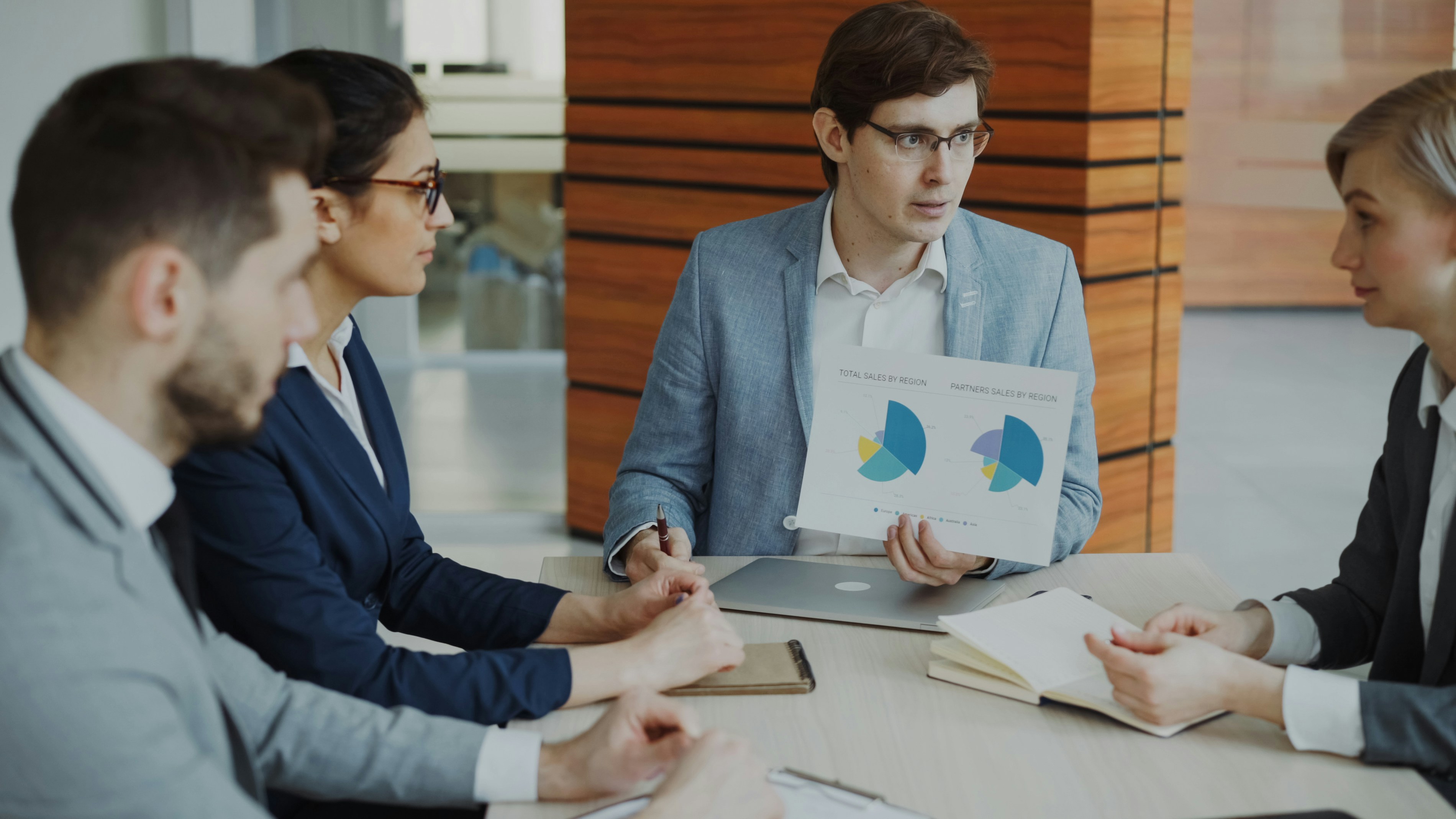 Servicios de desarrollo de plataforma de búsqueda empresarial profesional en Murcia