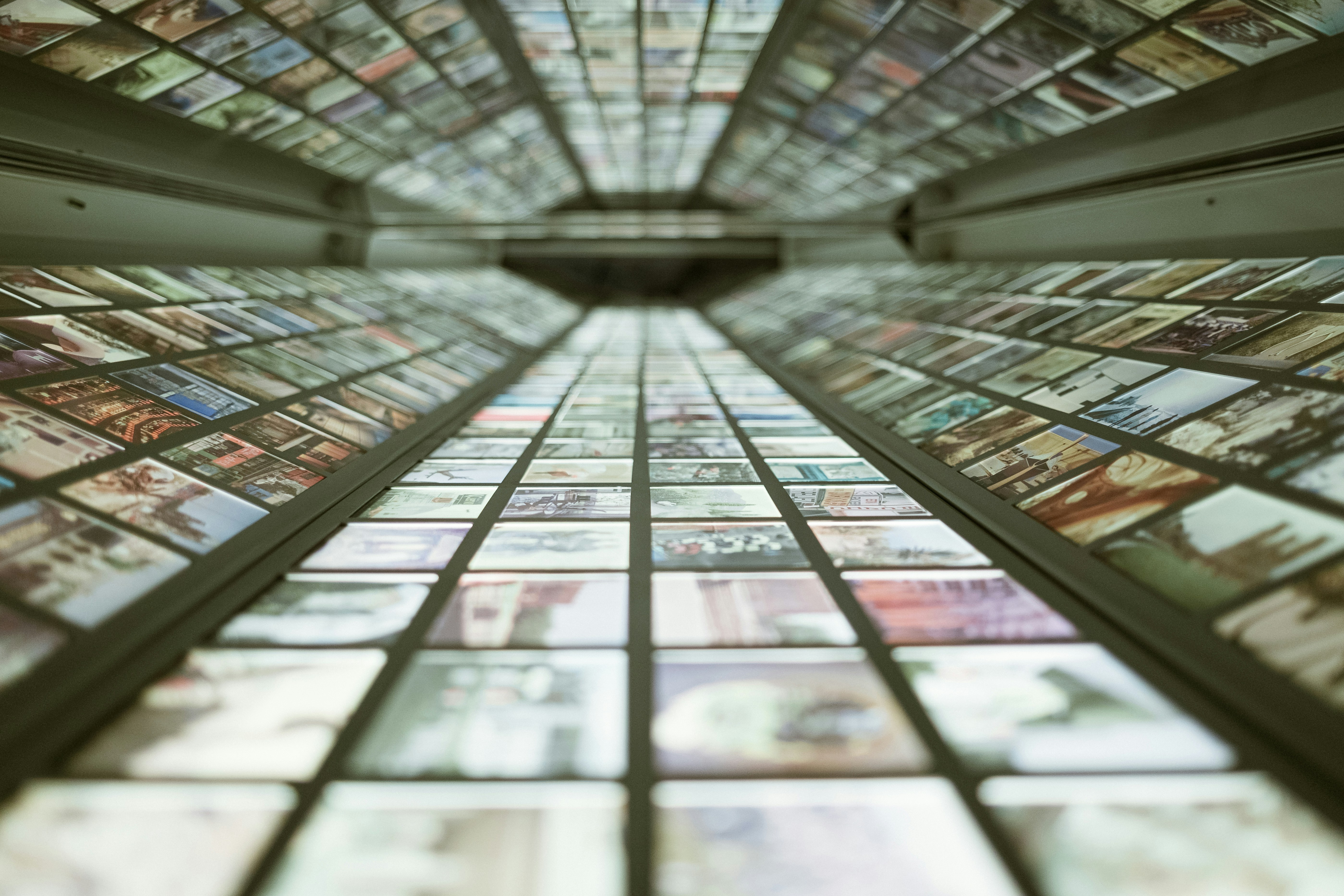 Desbloqueando el procesamiento eficiente de medios con conocimiento de dominio