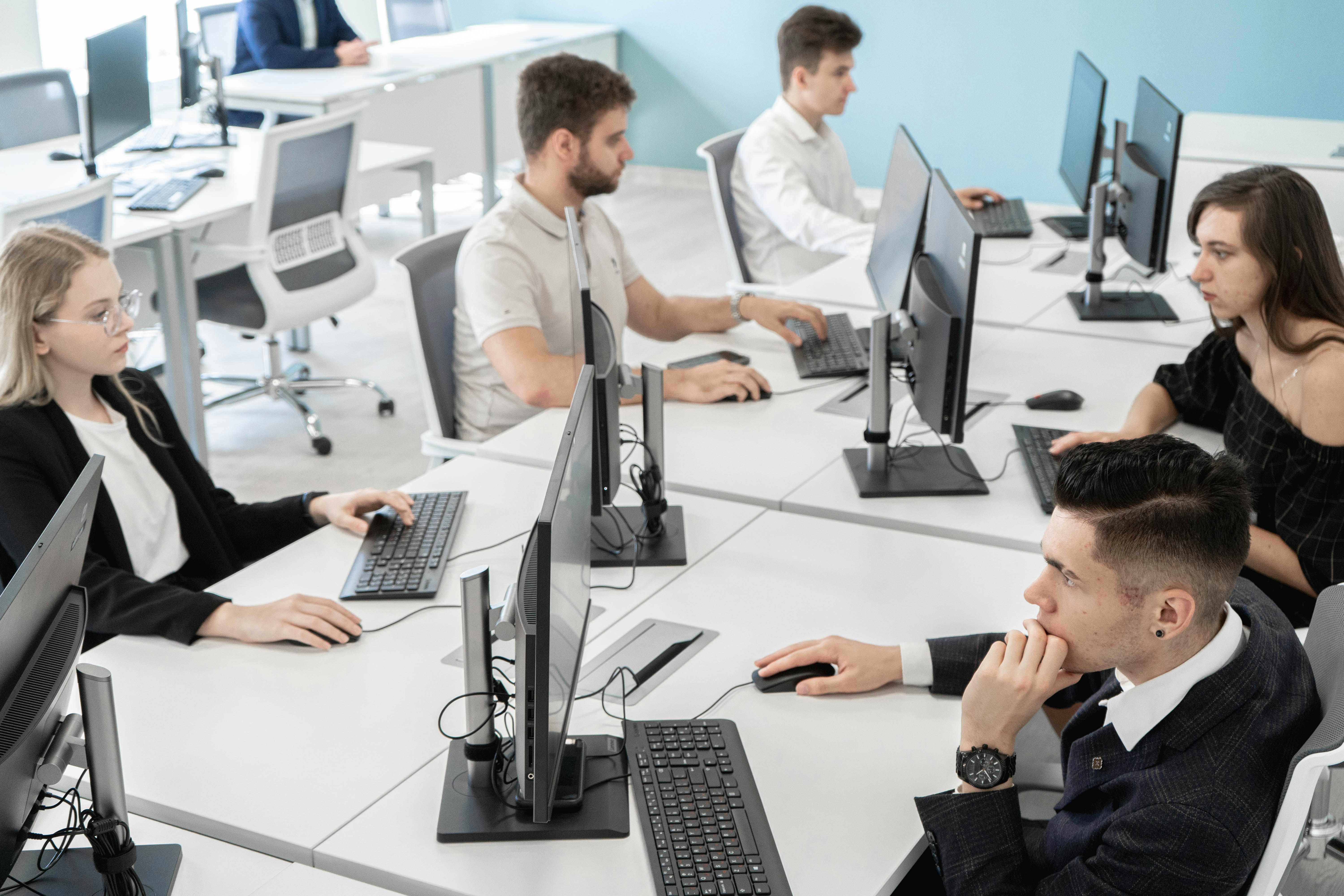 Desbloqueando eficiencia con software de gestión personalizado multiplataforma