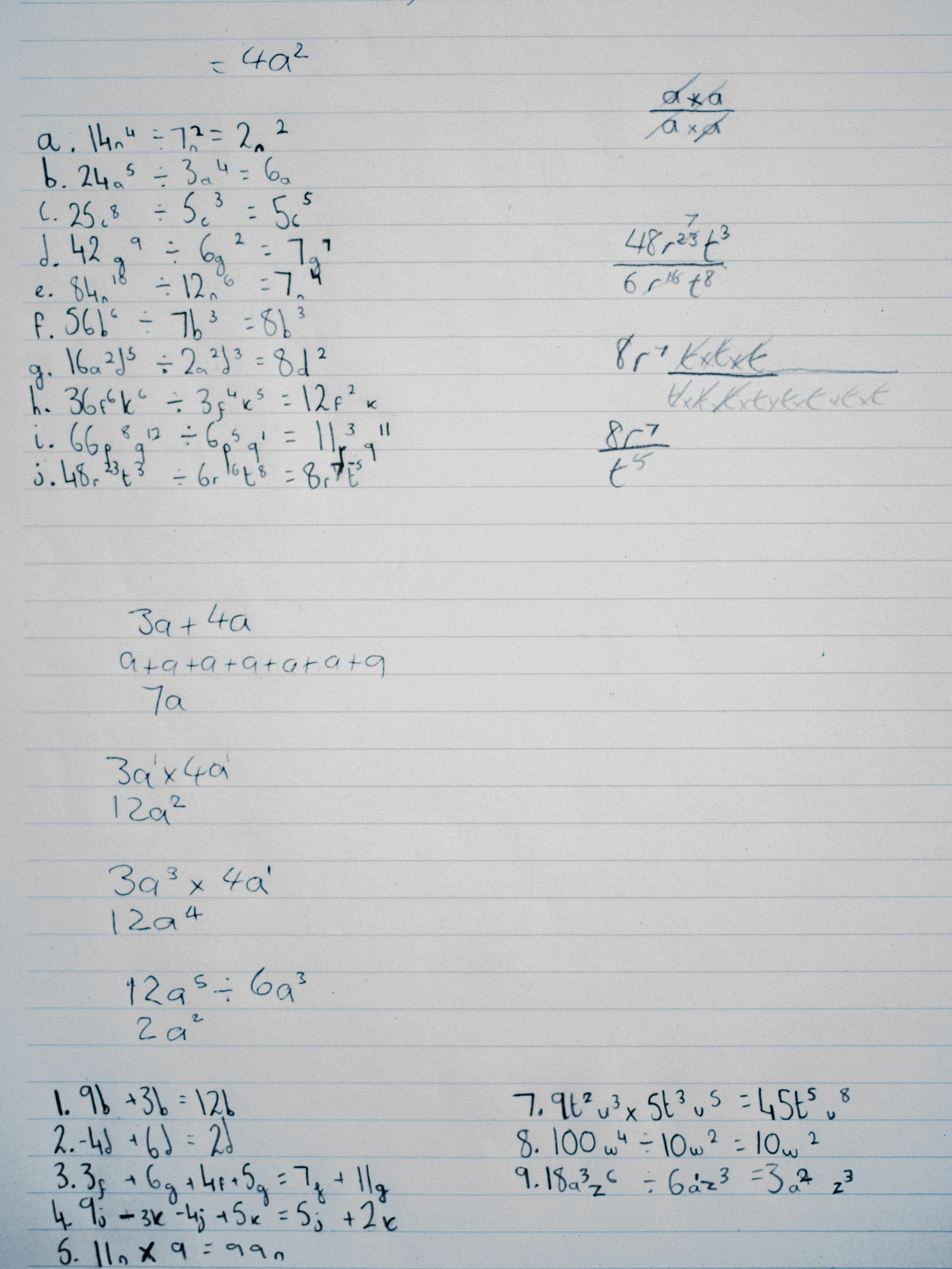 PFNs Desacoplados: Descomposición Epistémico-Aleatoria Identificable mediante Priors Sintéticos Estructurados