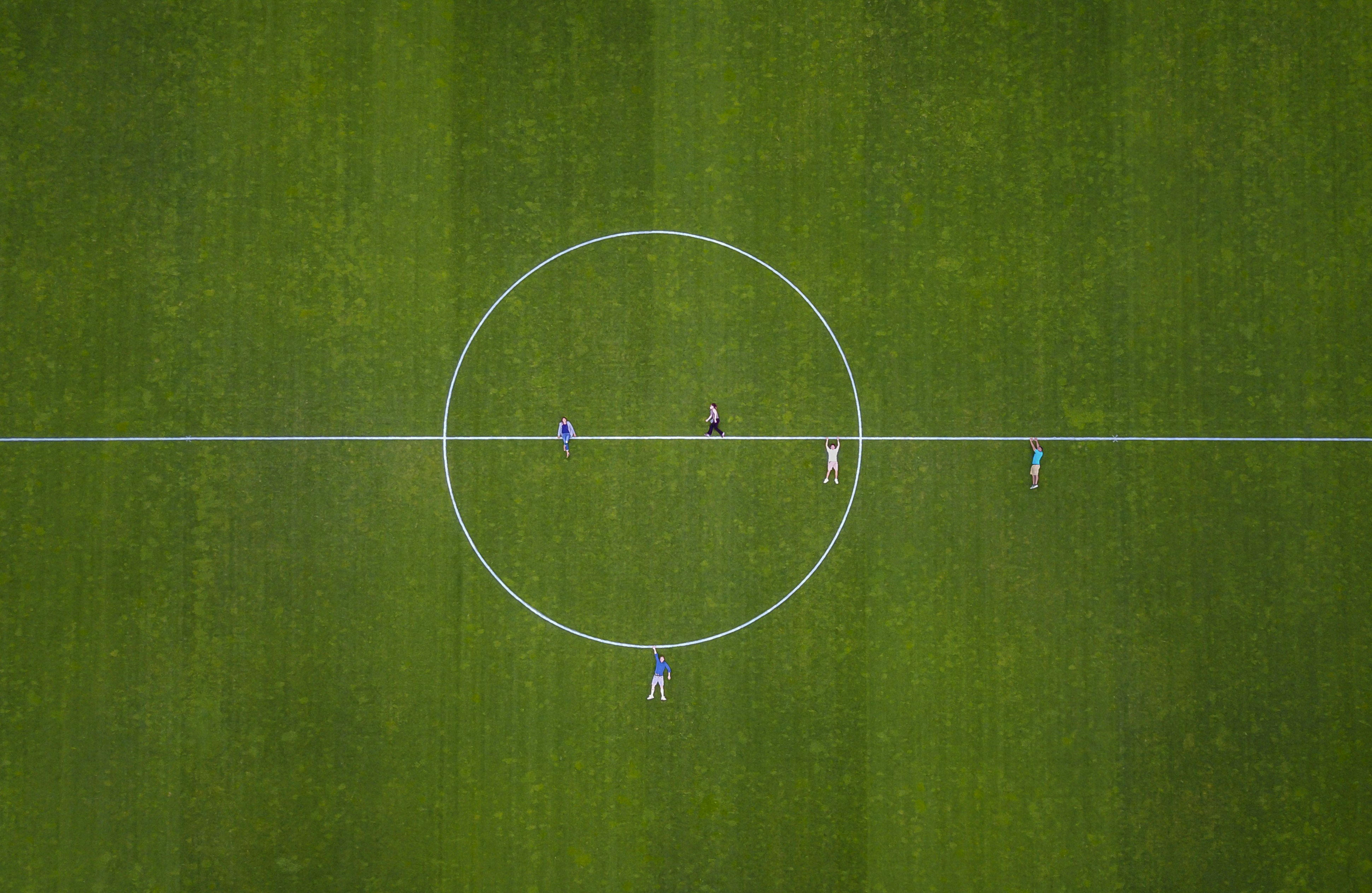 Principios relativos, alineación pluralista y el problema de la alineación de valores estructurales