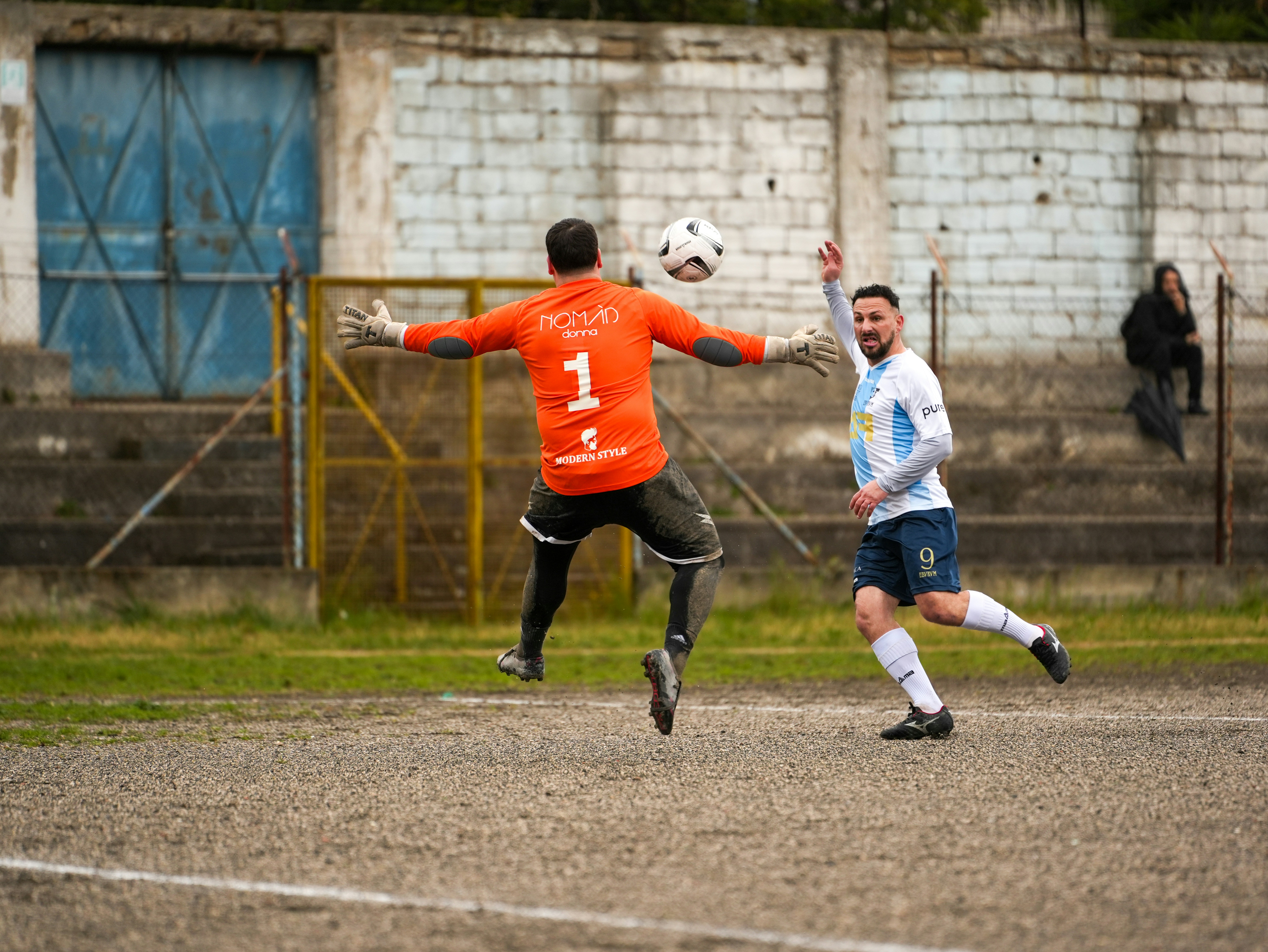 Descifrando los mecanismos del juego de mánager de fútbol Hattrick mediante el aprendizaje de la estructura de redes bayesianas